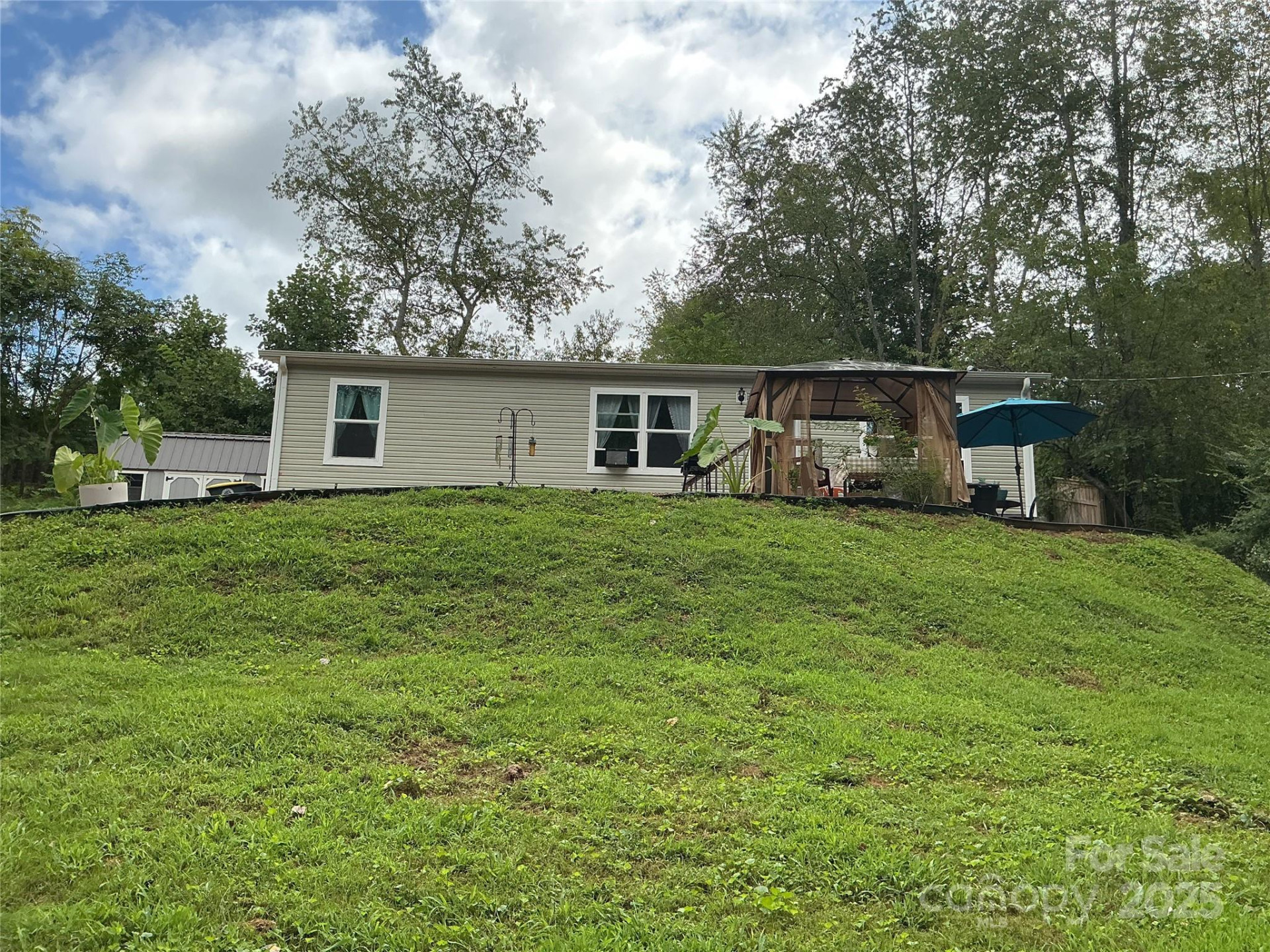 30 and 32 Skyland Circle