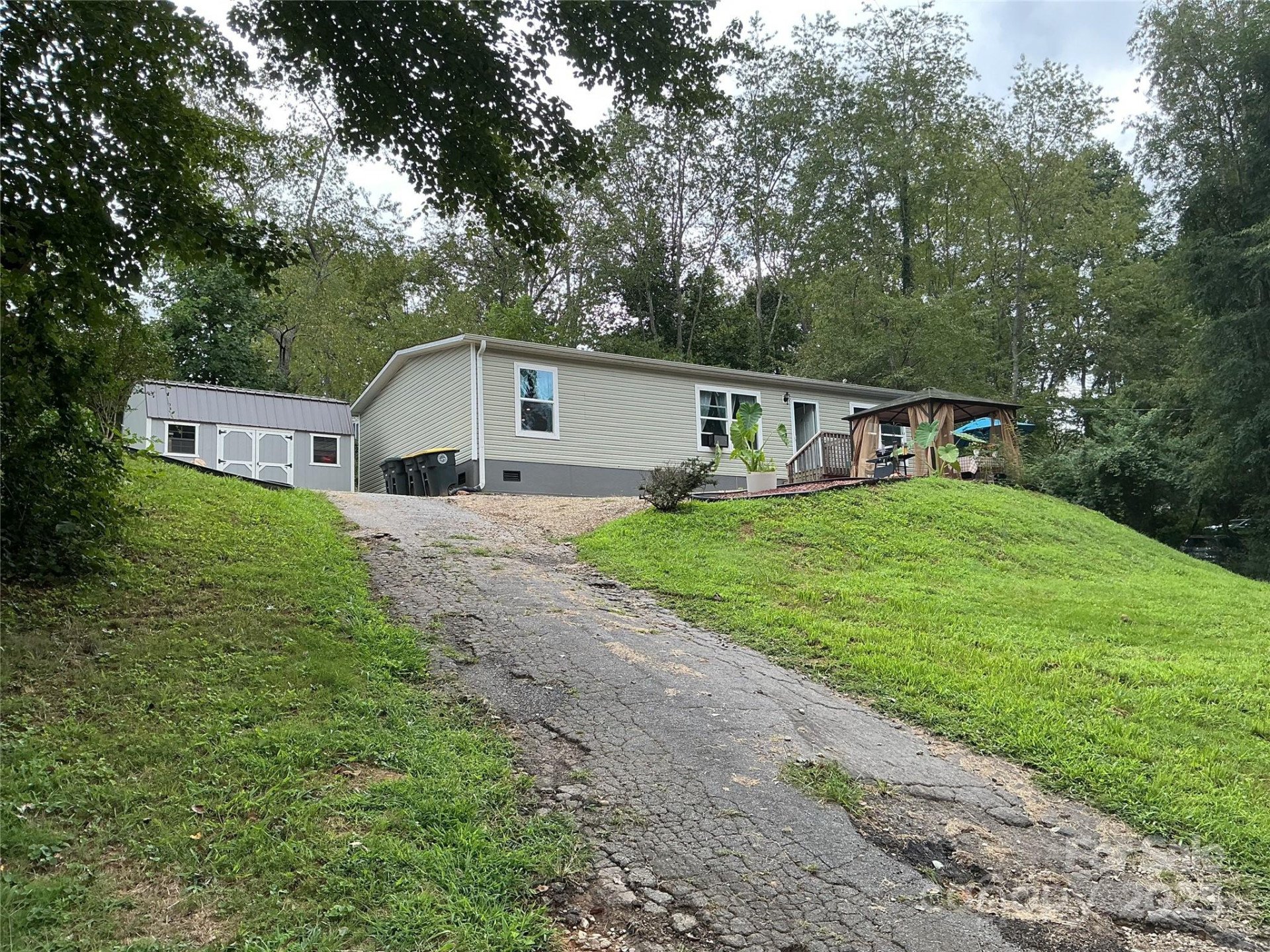 30 and 32 Skyland Circle - Photo 3