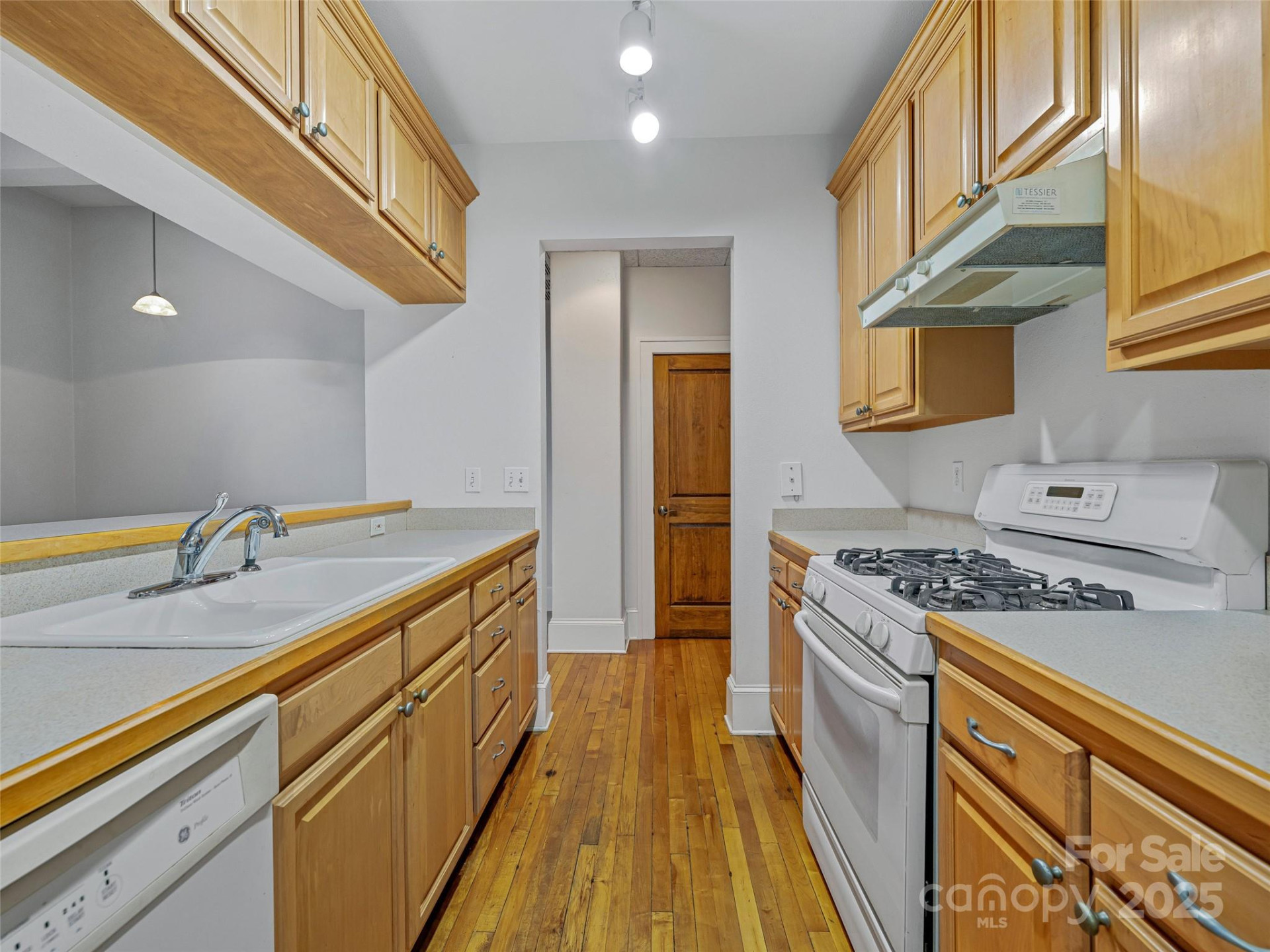 84 Walnut Street #303 - Photo 11