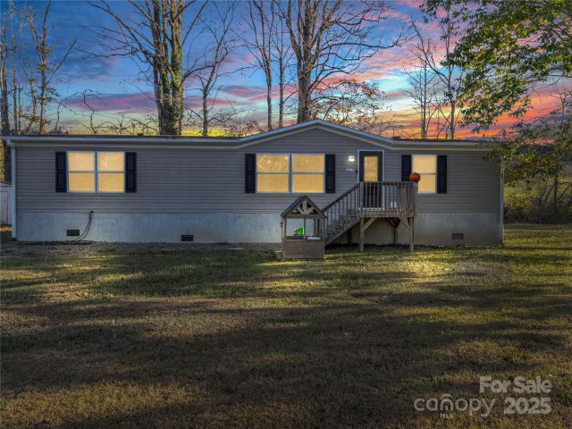 221 Turkey Pen Gap Road, Horse Shoe, NC, 28742