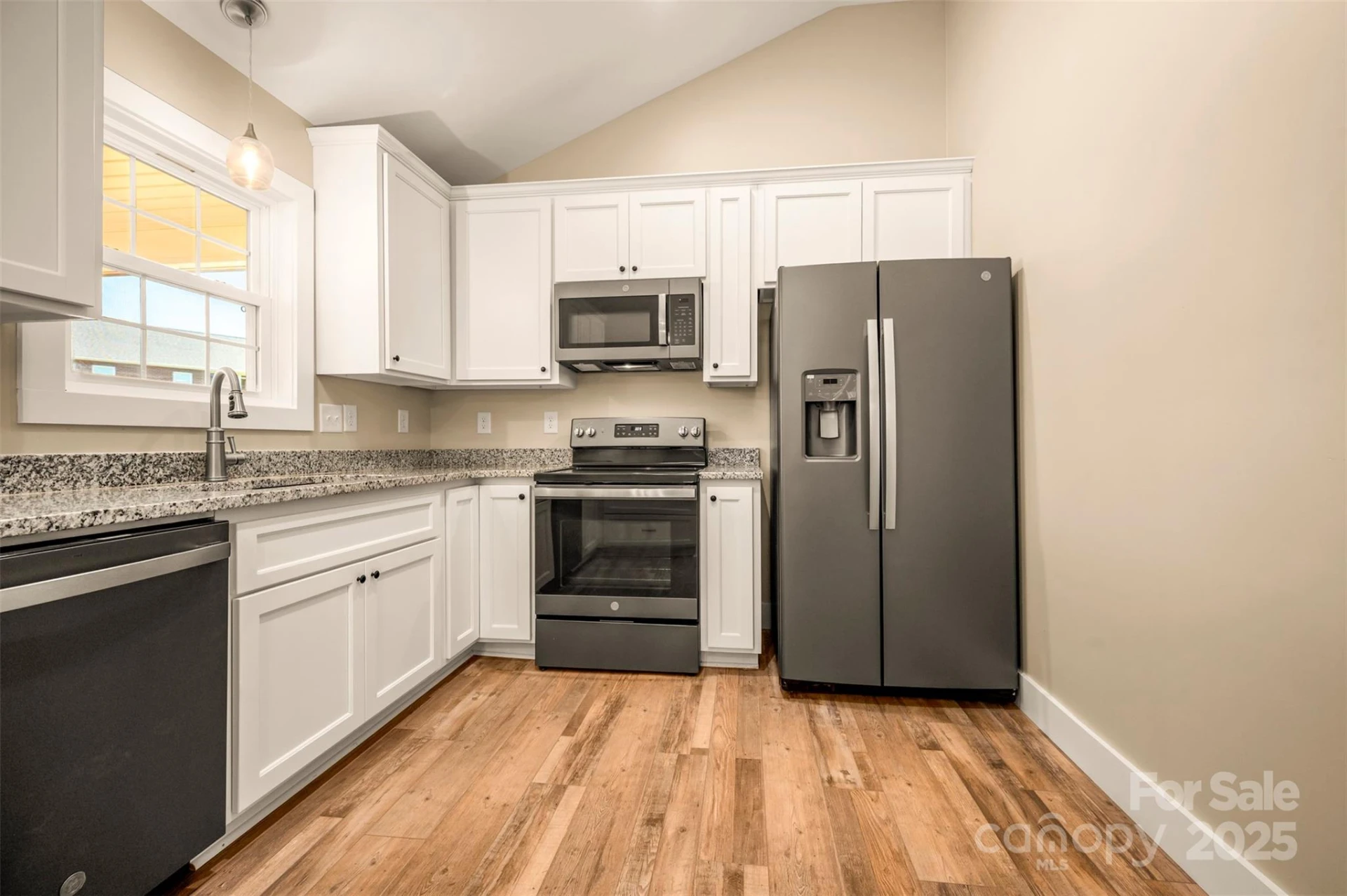 180 Central Park Circle - Photo 15