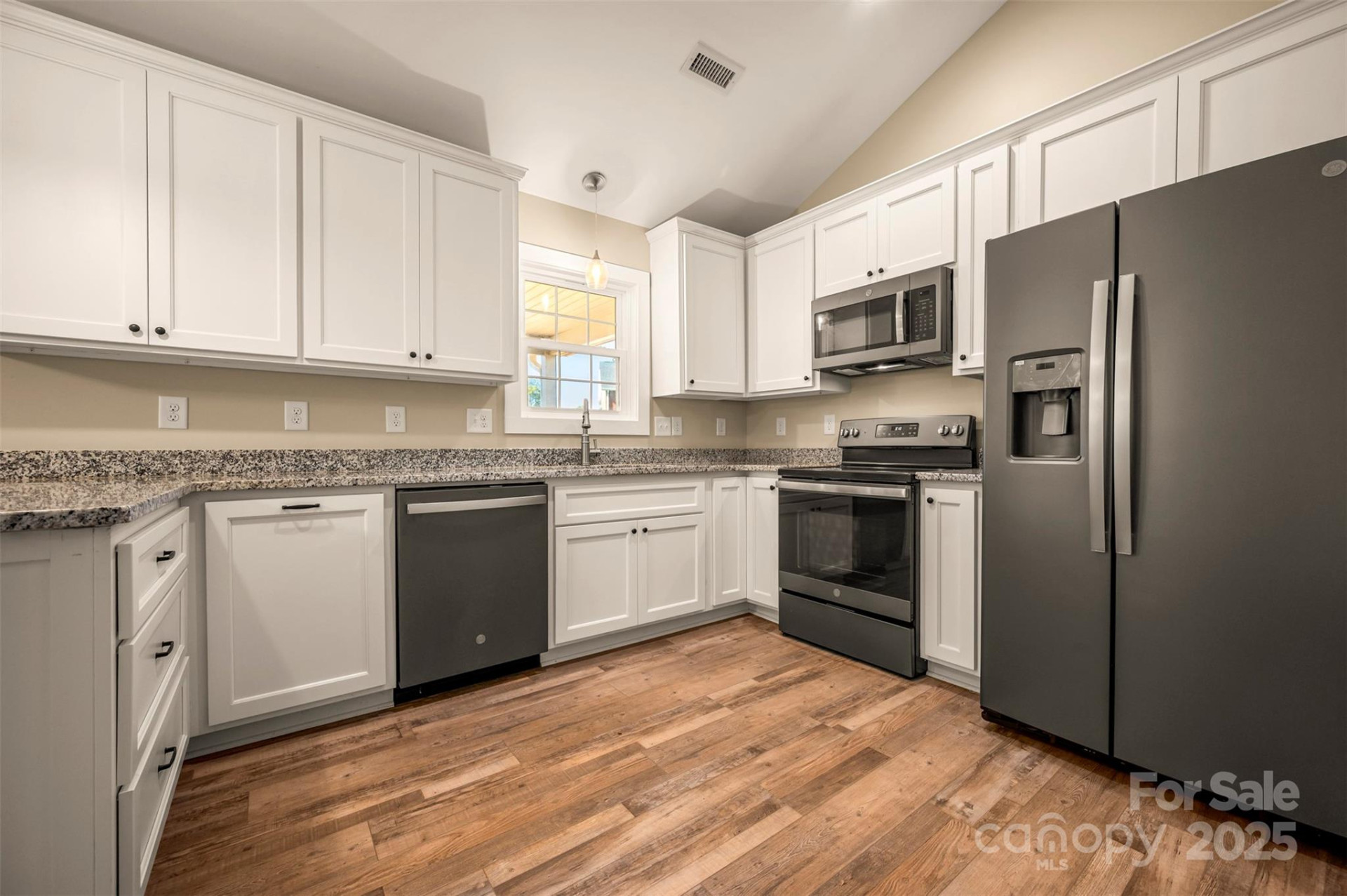 180 Central Park Circle - Photo 16