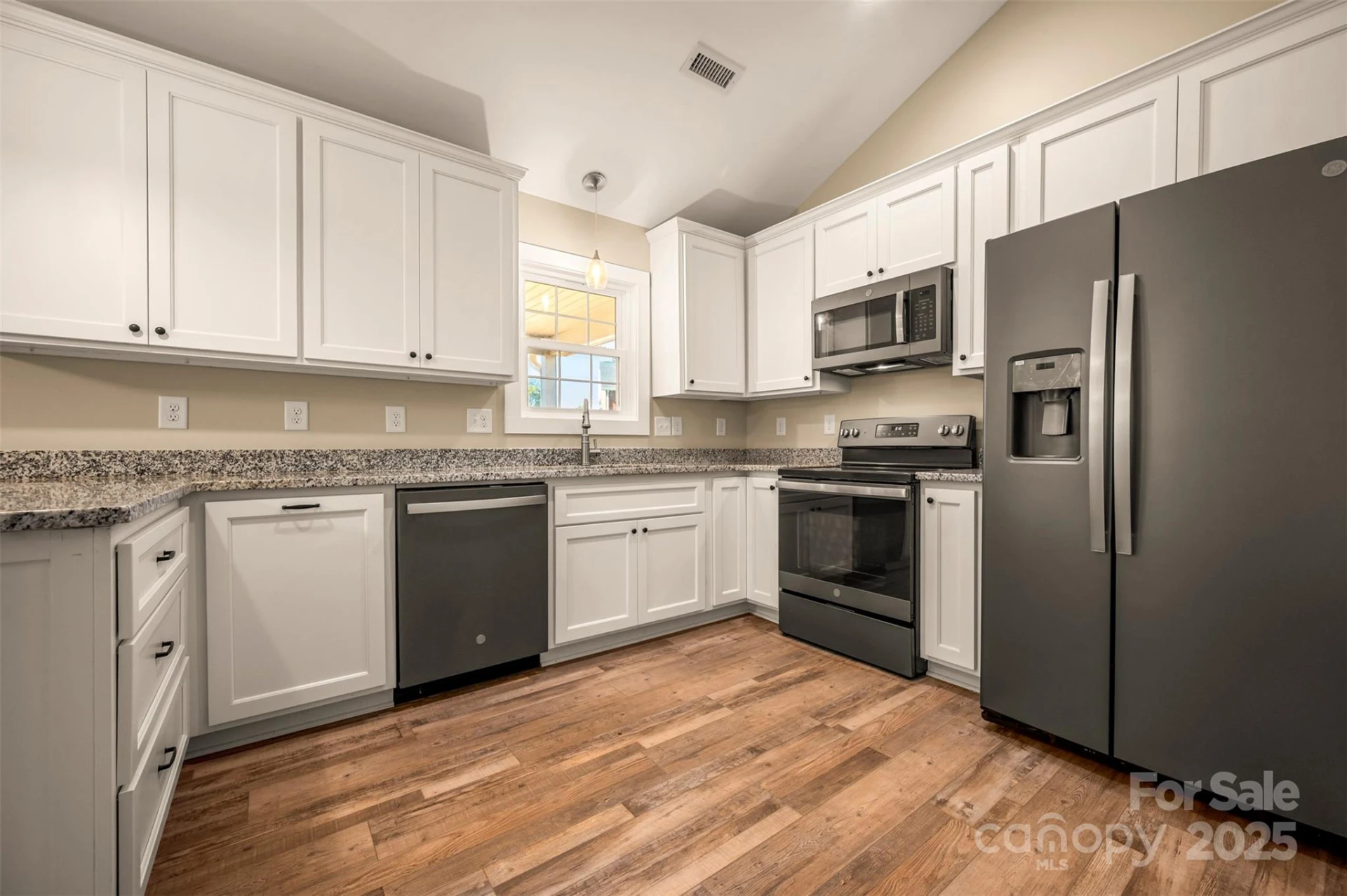 180 Central Park Circle - Photo 16