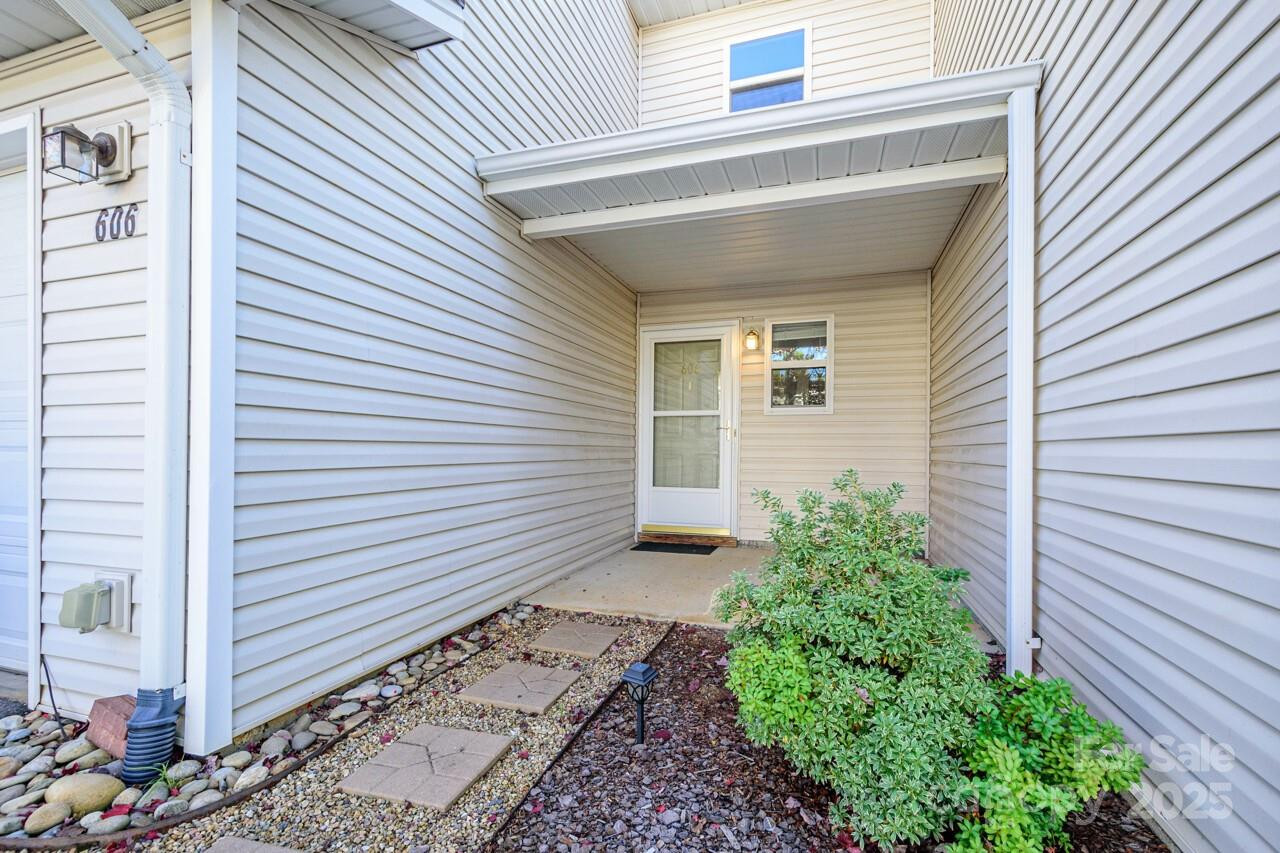 606 Olde Covington Way - Photo 2