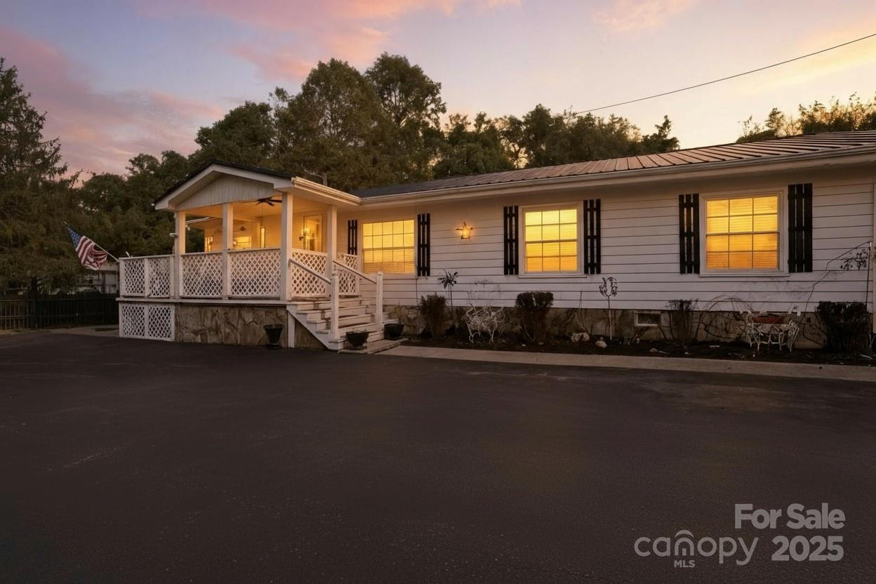 63 Raleigh Lane - Photo 2