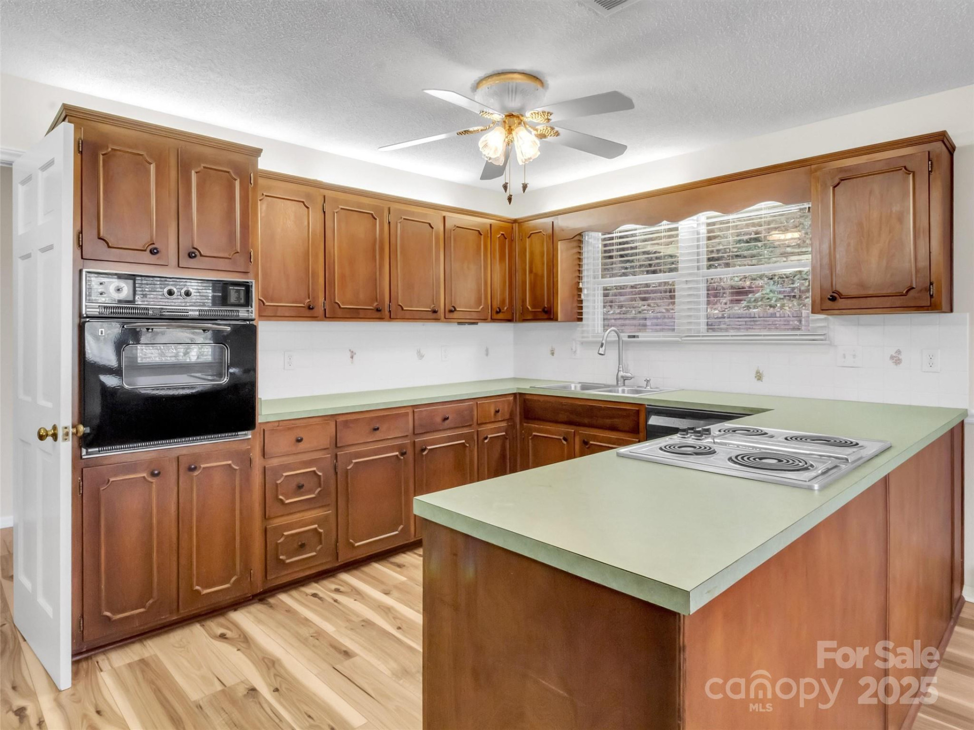 930 Scenic Circle - Photo 13