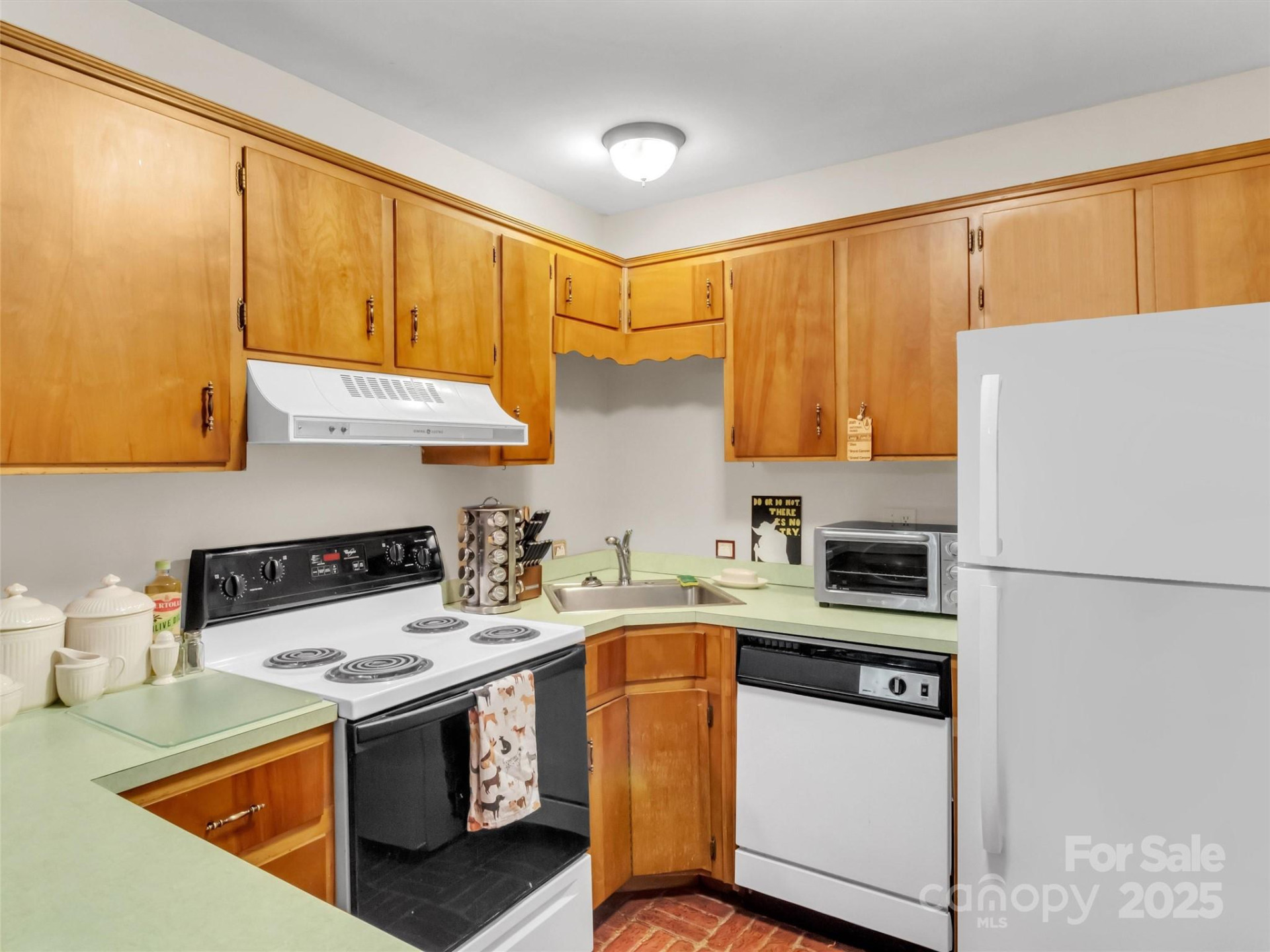 930 Scenic Circle - Photo 34