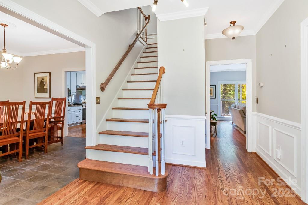 107 SUNNINGDALE Drive - Photo 2