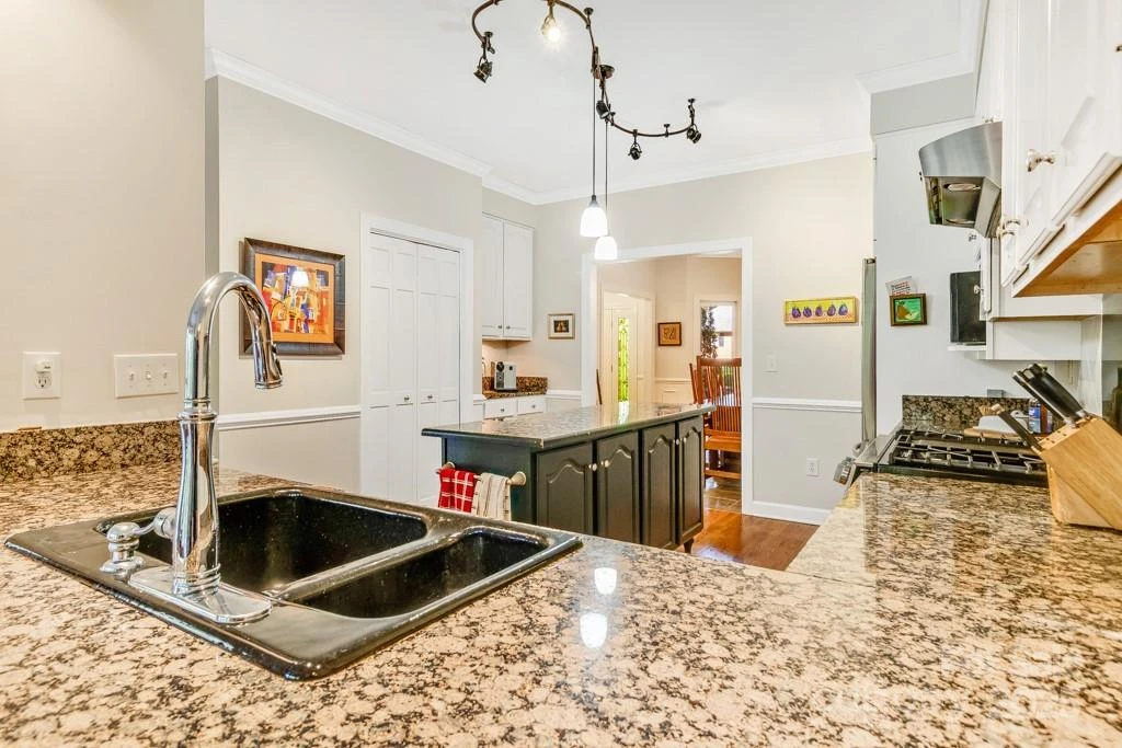 107 SUNNINGDALE Drive - Photo 12