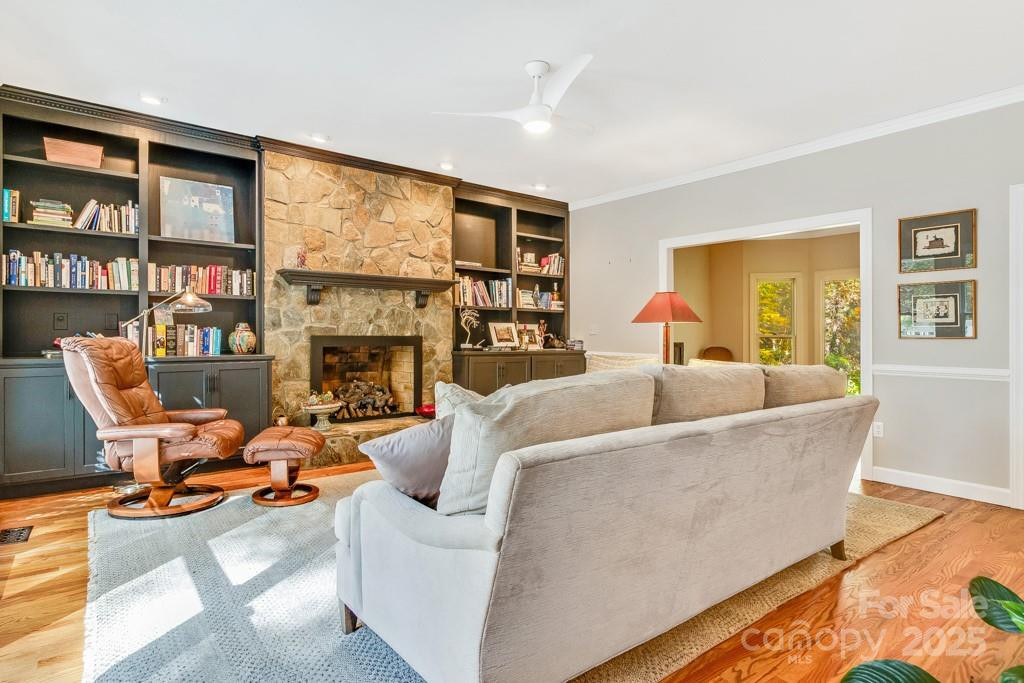 107 SUNNINGDALE Drive - Photo 3