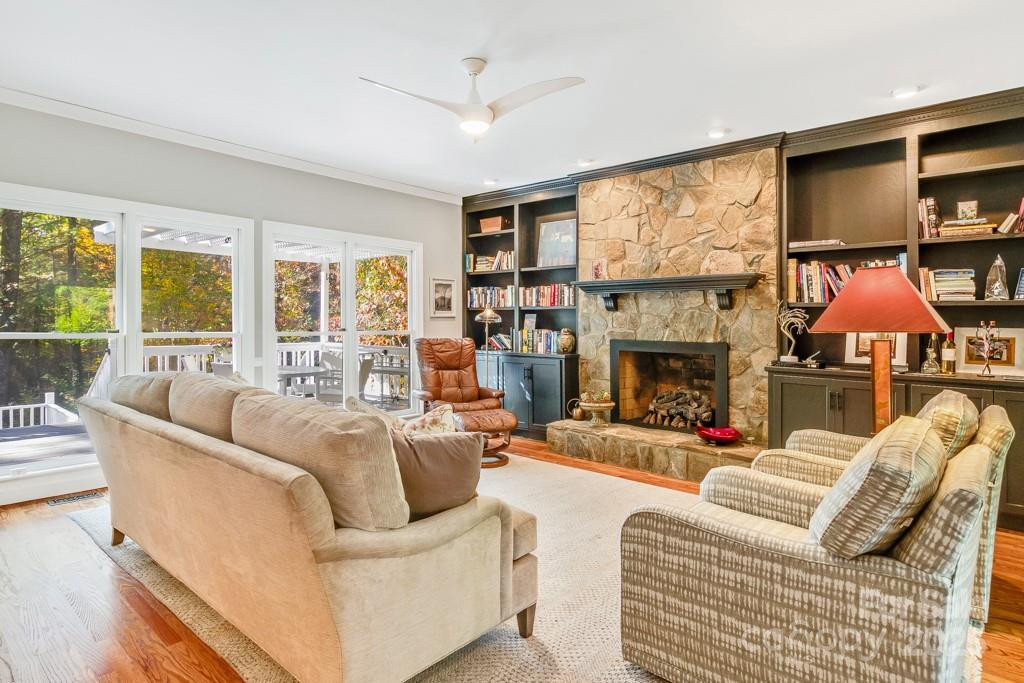 107 SUNNINGDALE Drive - Photo 4