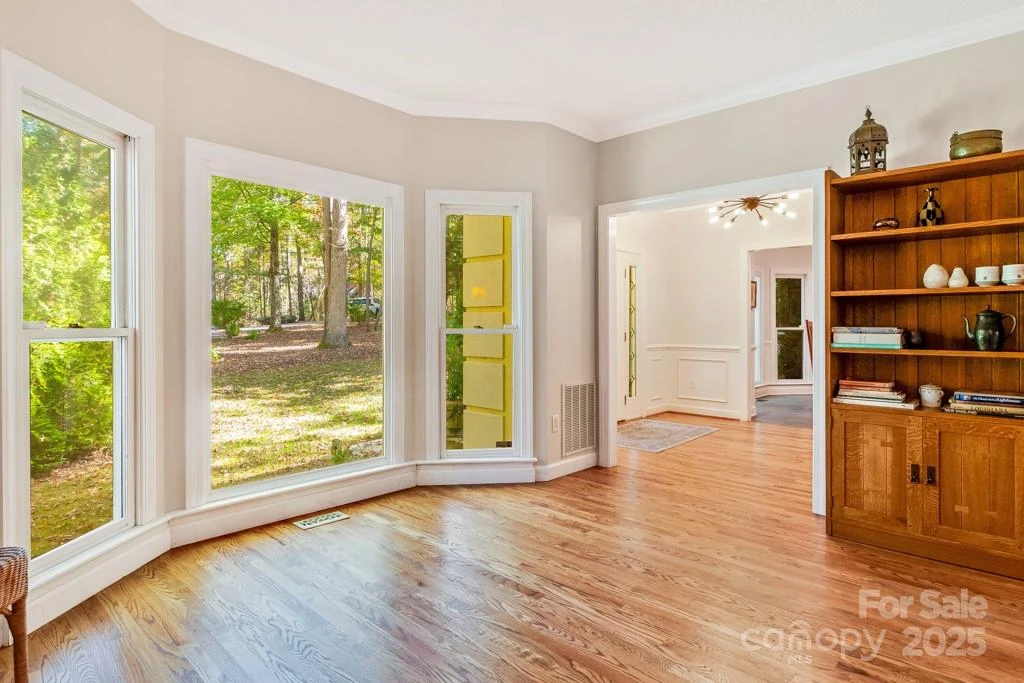 107 SUNNINGDALE Drive - Photo 6