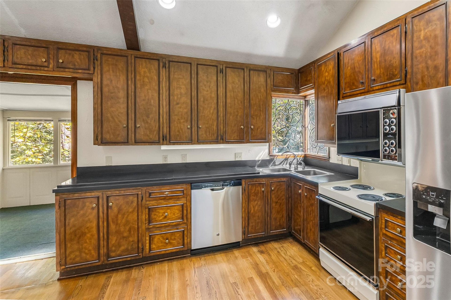 212 Riverside Drive - Photo 11