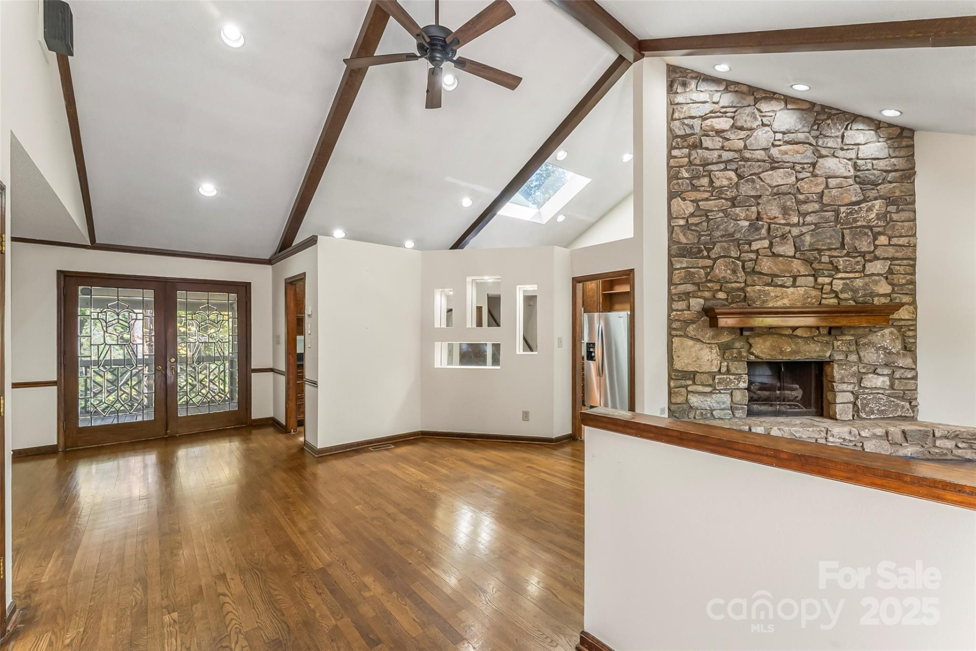 212 Riverside Drive - Photo 3