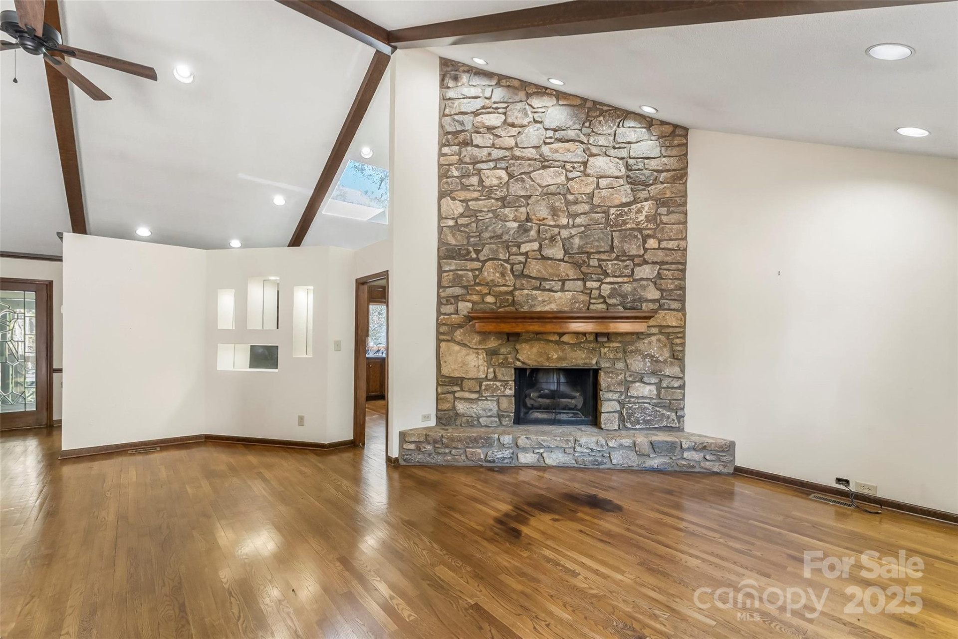 212 Riverside Drive - Photo 4