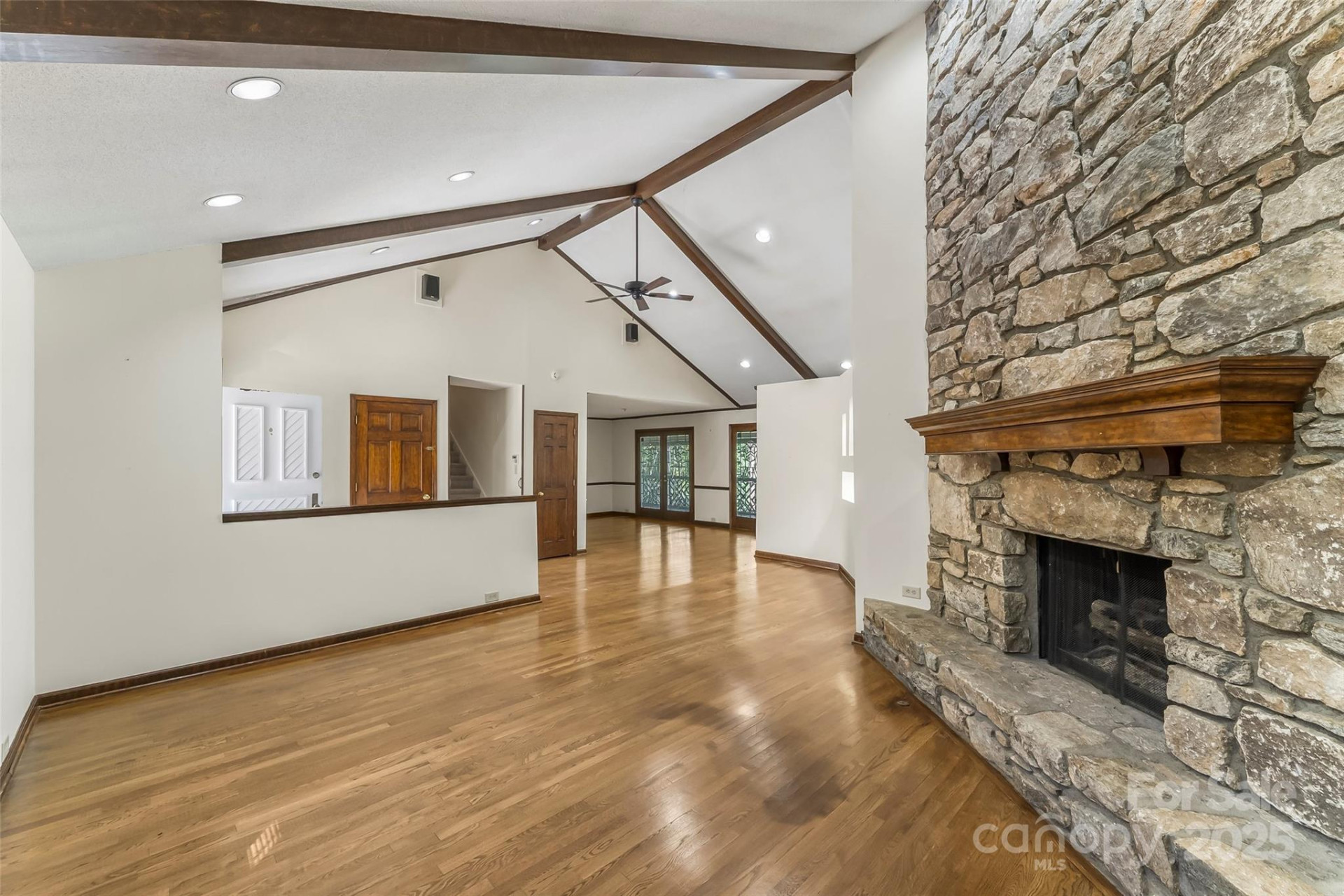 212 Riverside Drive - Photo 5