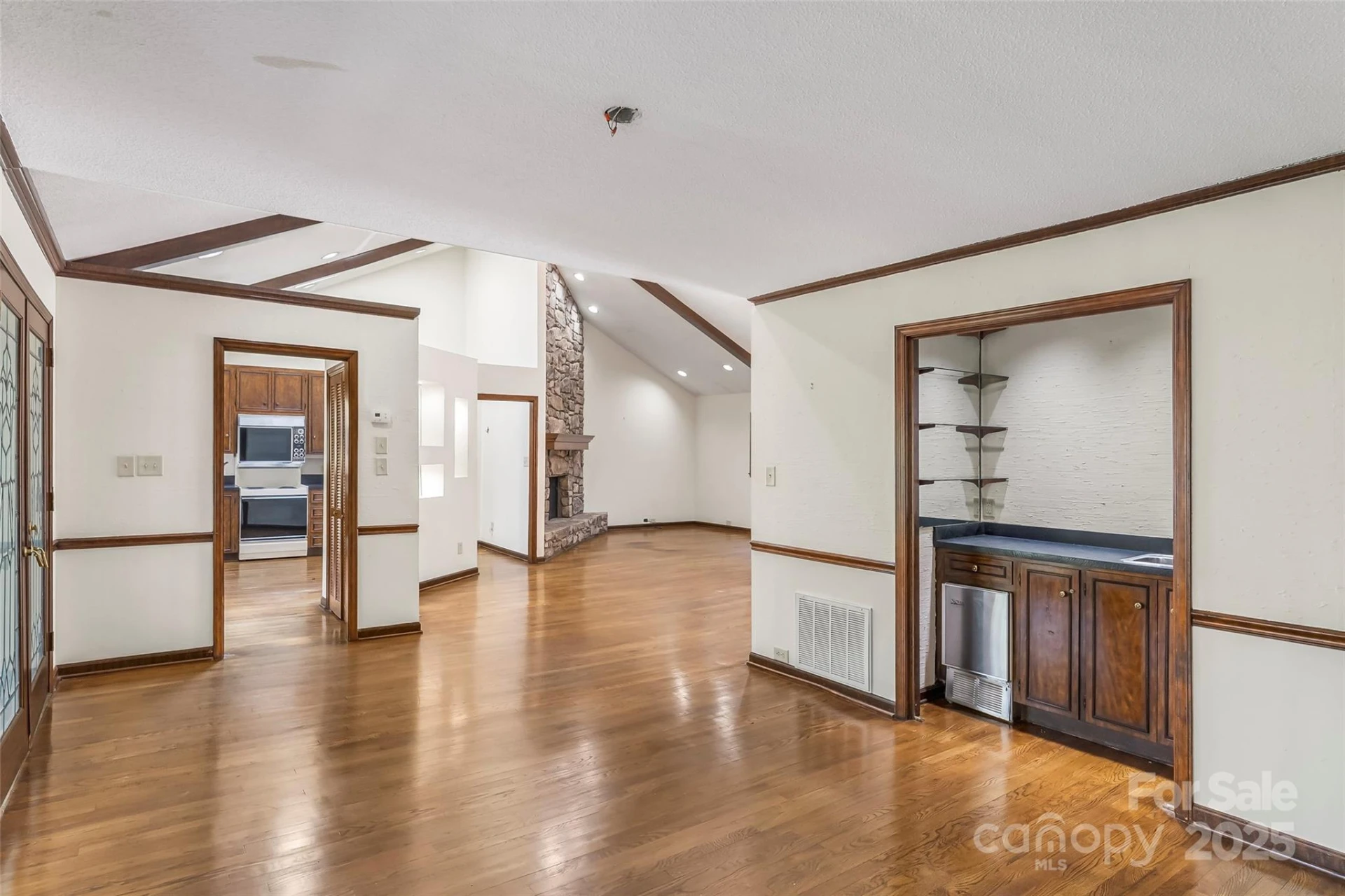 212 Riverside Drive - Photo 7