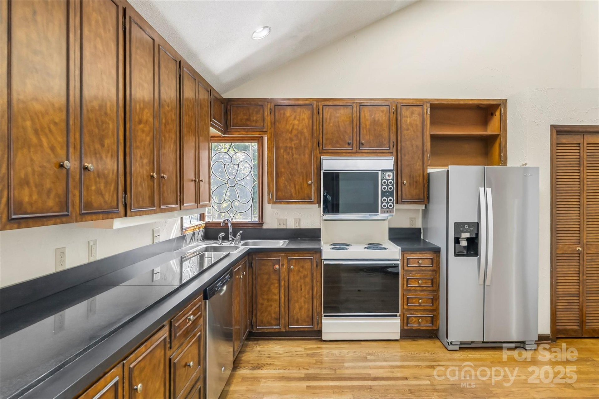 212 Riverside Drive - Photo 10