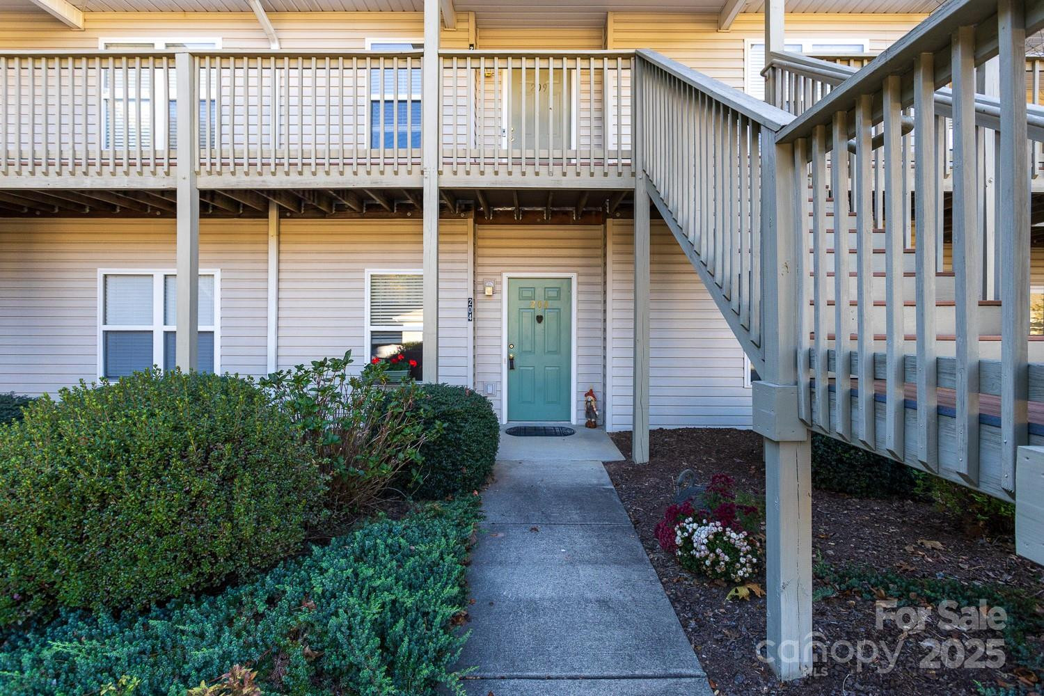 204 Carrington Place - Photo 2