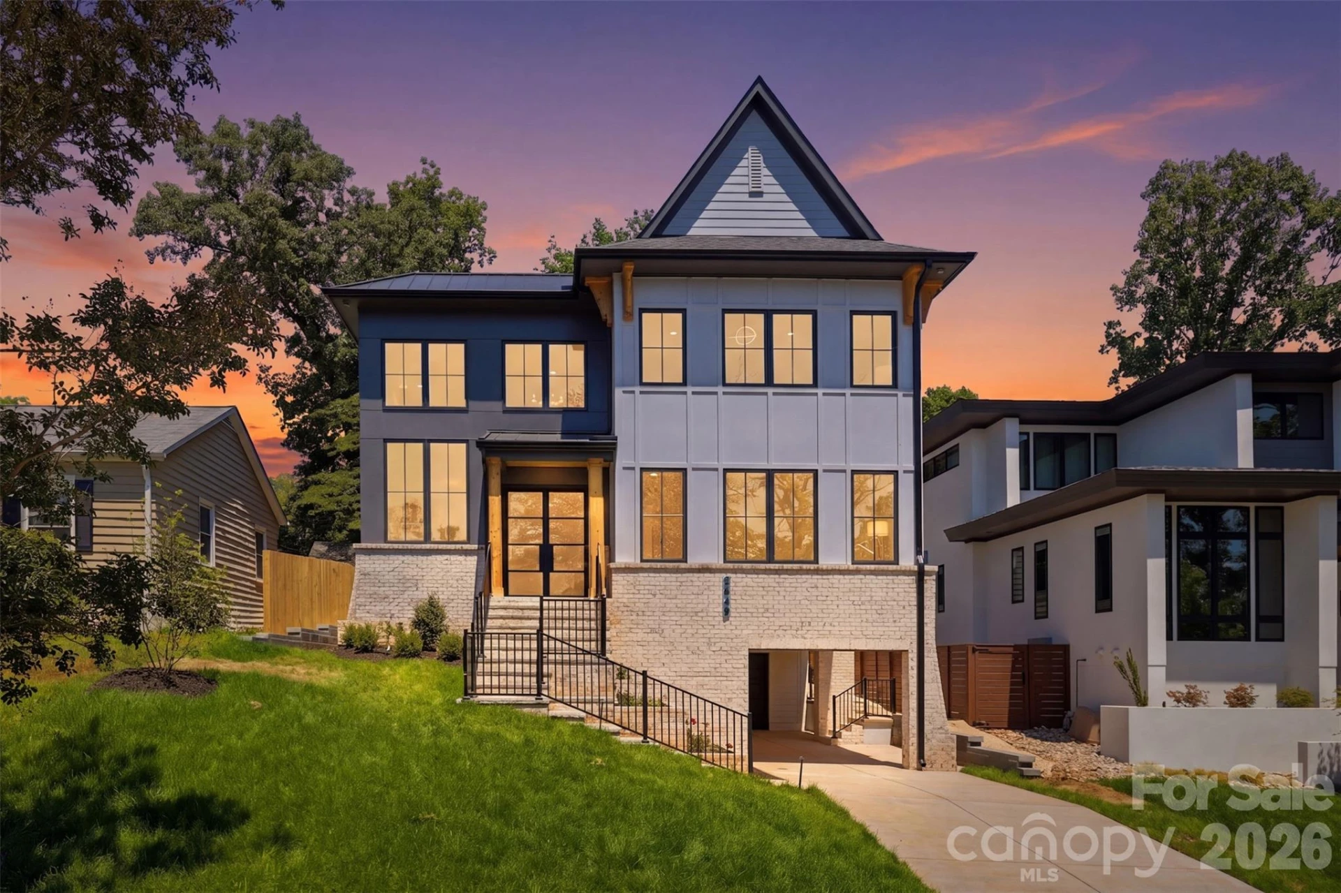 2649 Laburnum Avenue - Photo 2