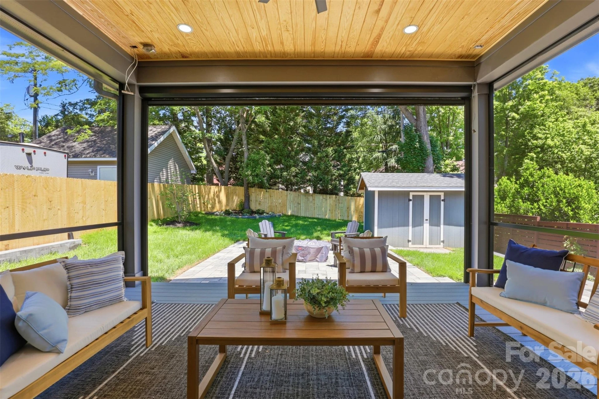 2649 Laburnum Avenue - Photo 42