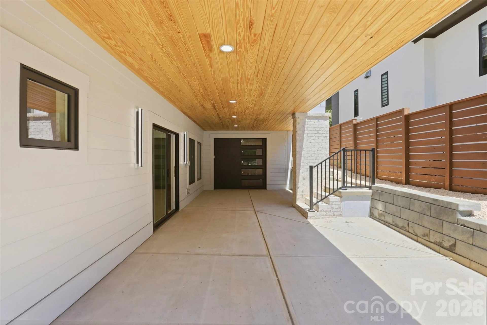 2649 Laburnum Avenue - Photo 6