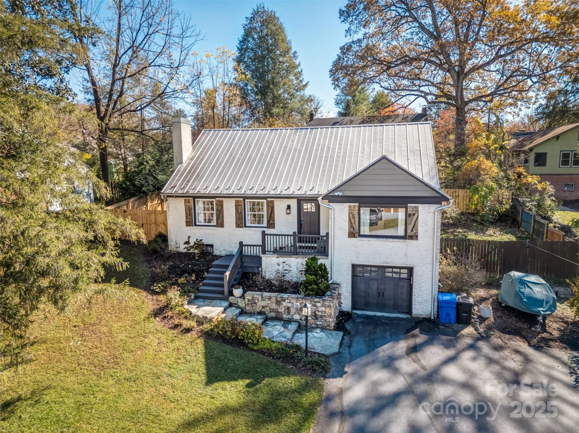 140 Lakeview Avenue - Photo 2