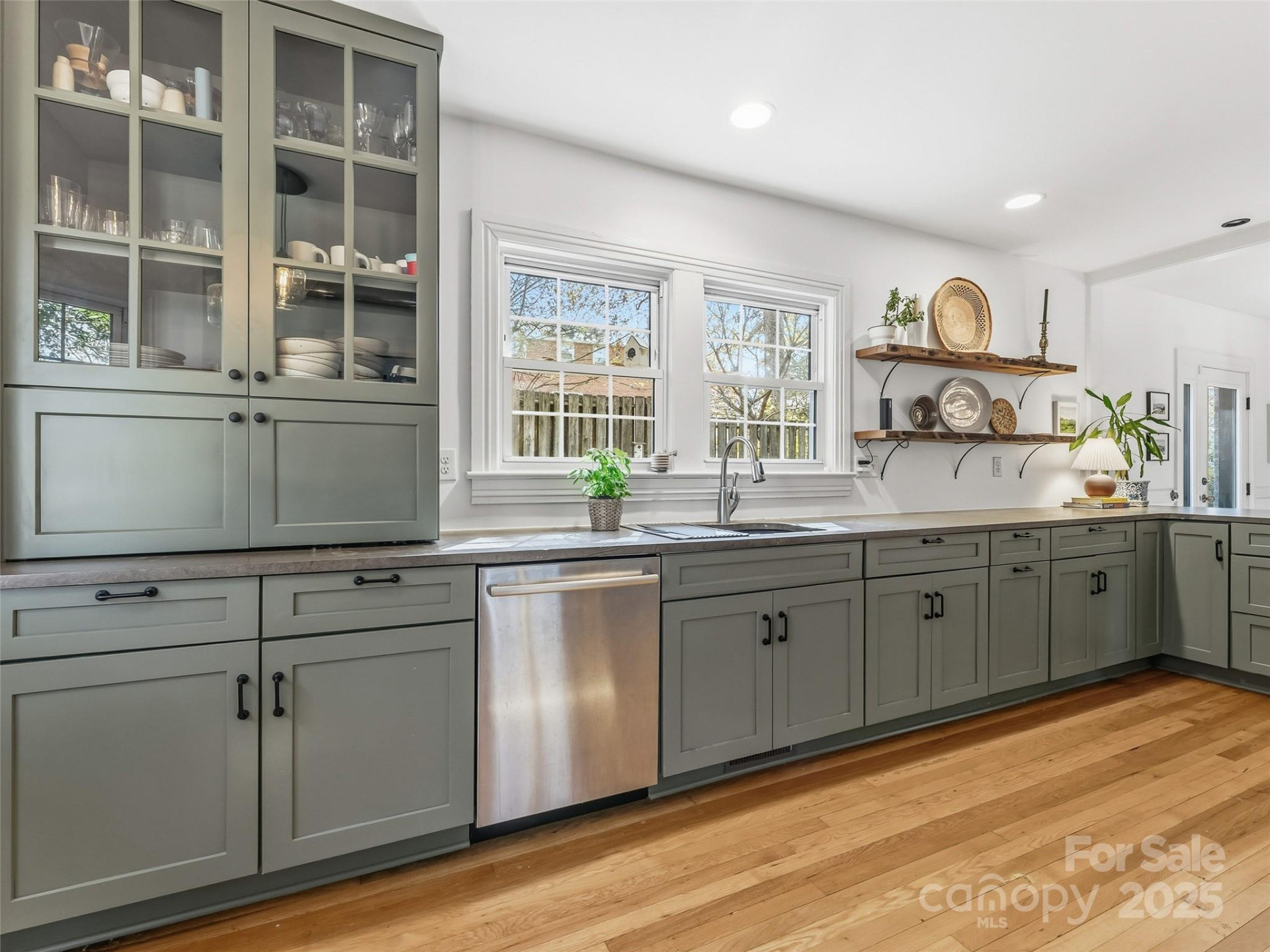140 Lakeview Avenue - Photo 14
