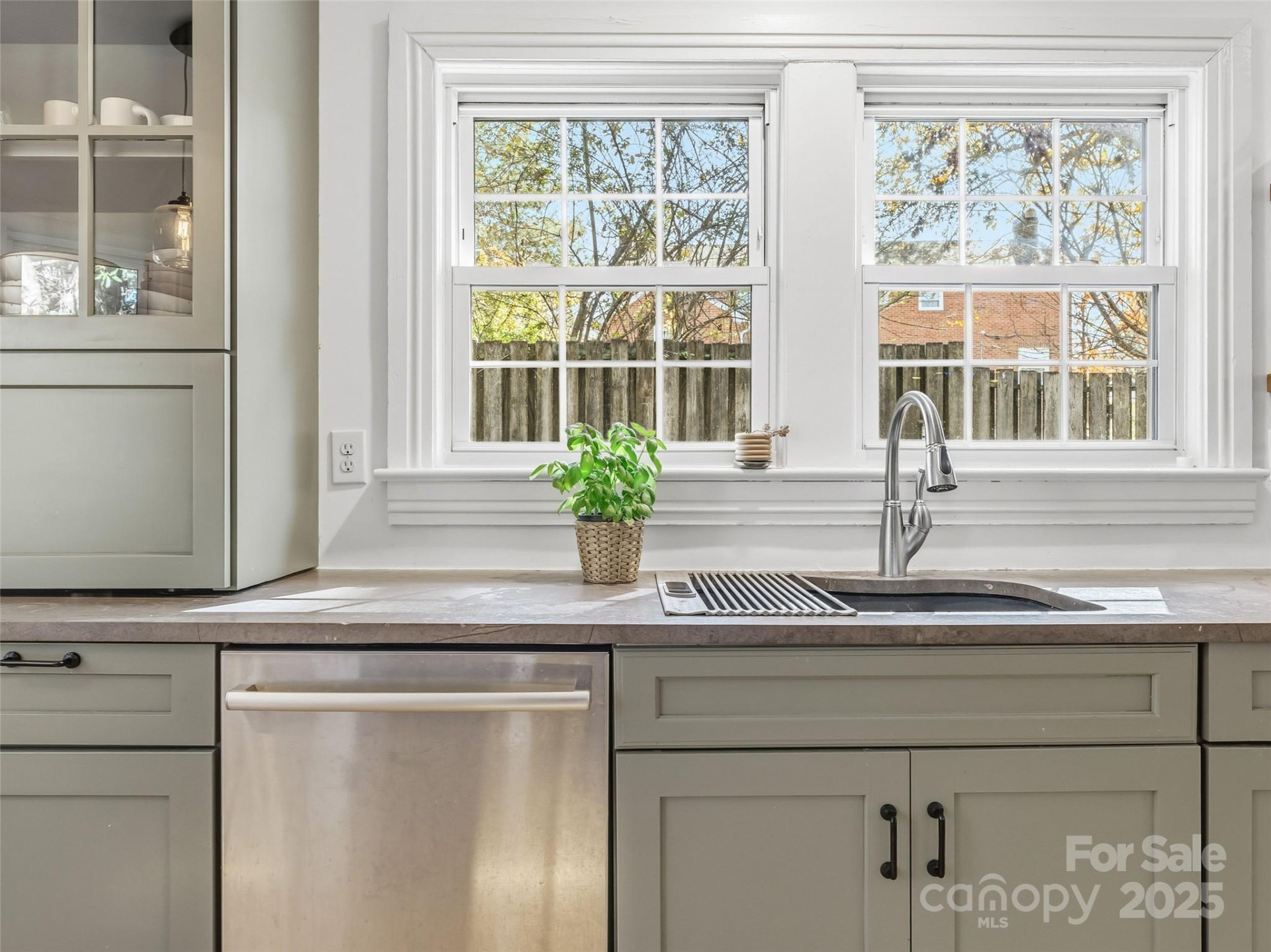 140 Lakeview Avenue - Photo 15