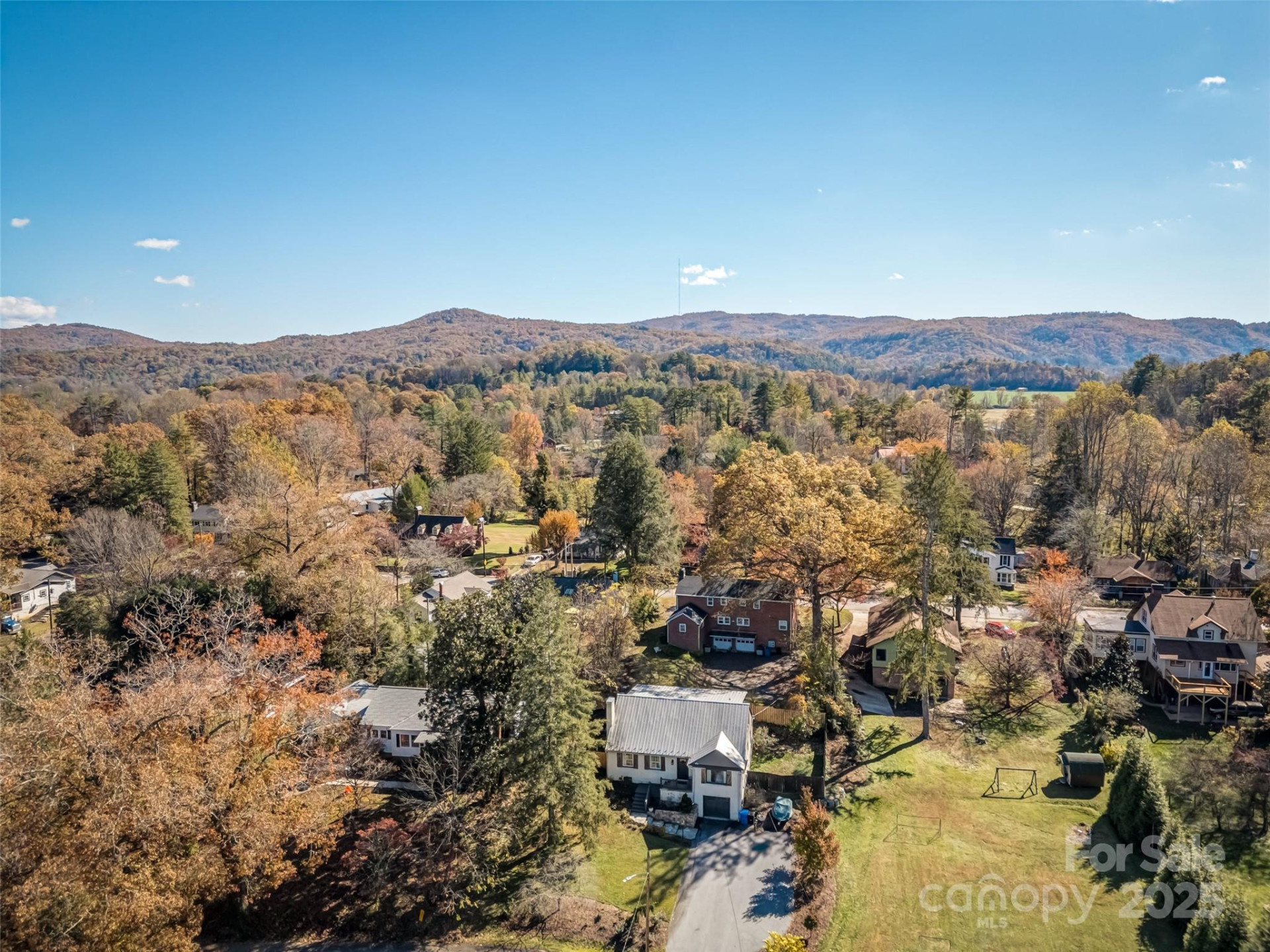 140 Lakeview Avenue - Photo 4