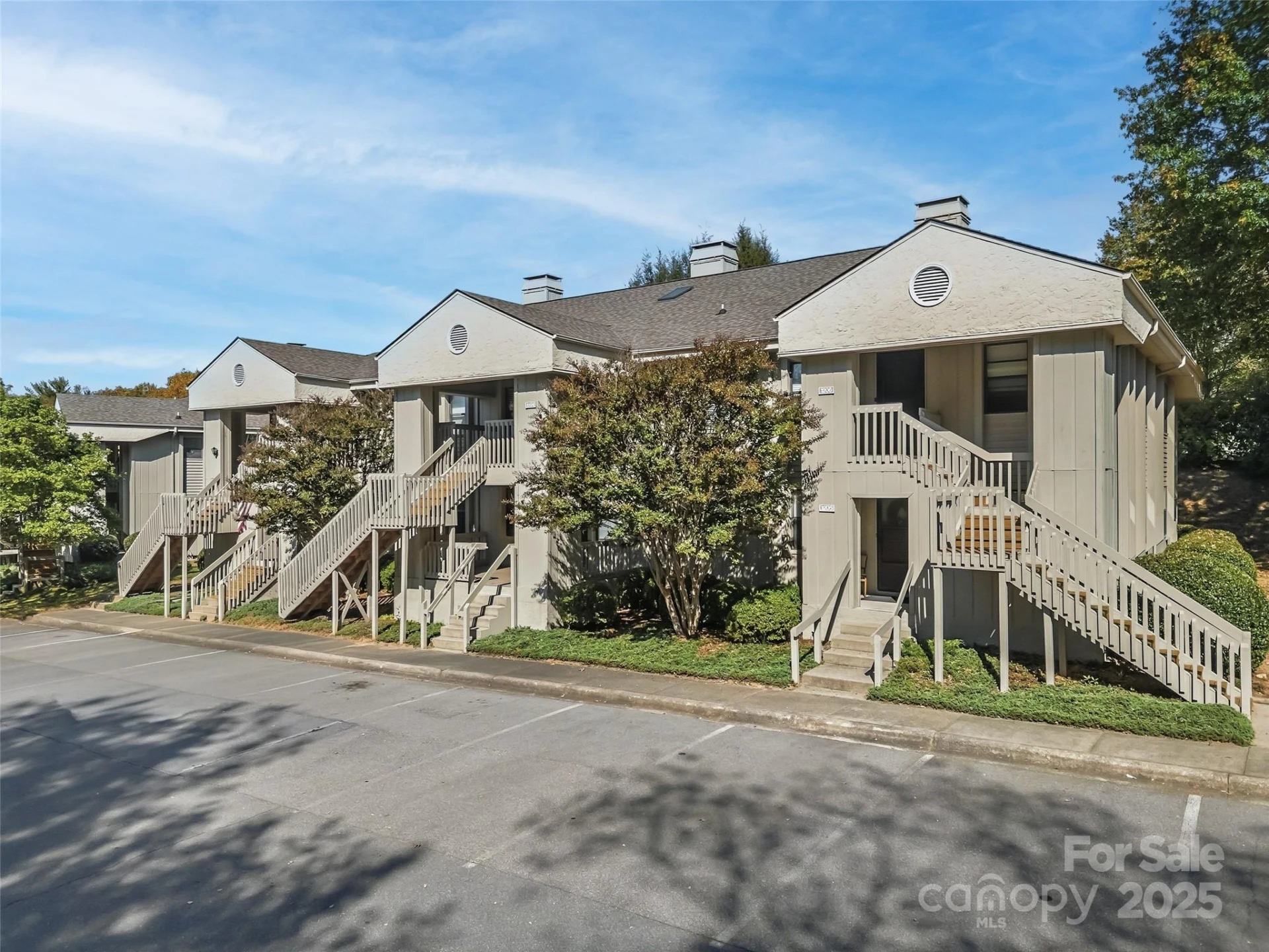 1203 Abbey Circle - Photo 2