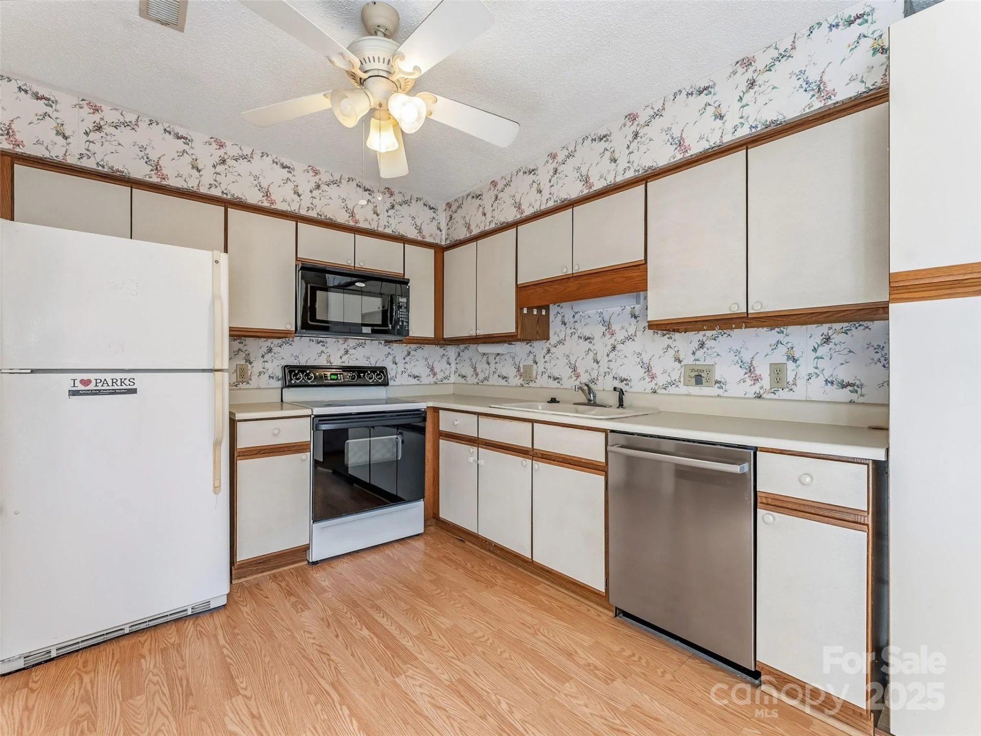 1203 Abbey Circle - Photo 6