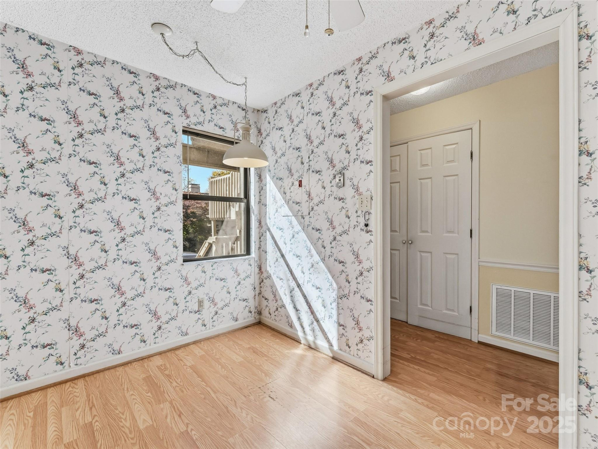 1203 Abbey Circle - Photo 8