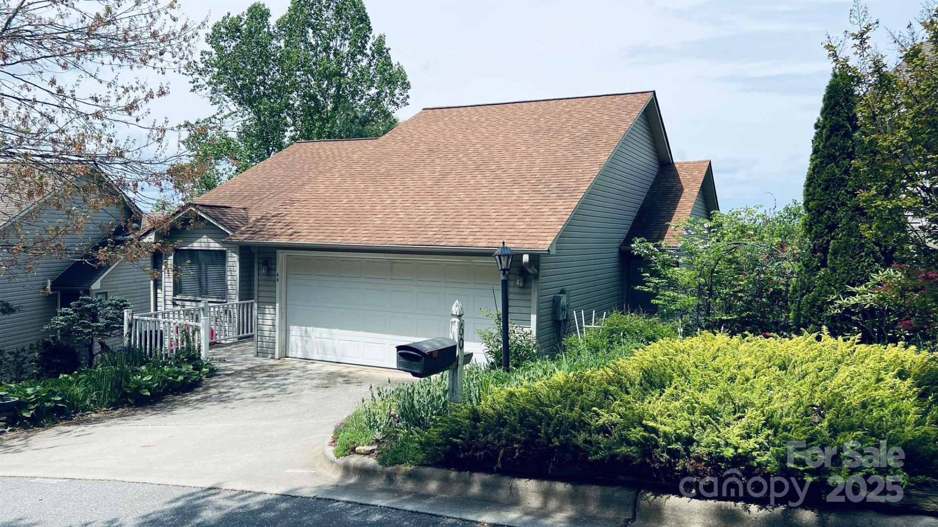 60 Park Avenue Street #60 - Photo 2