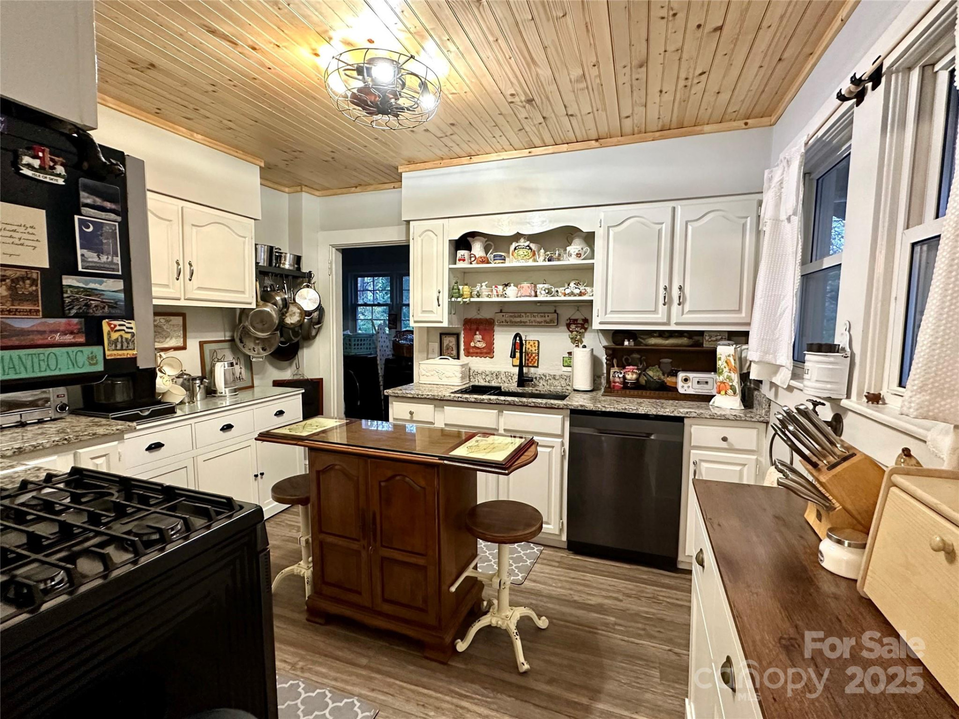 44 Hemlock Avenue - Photo 2