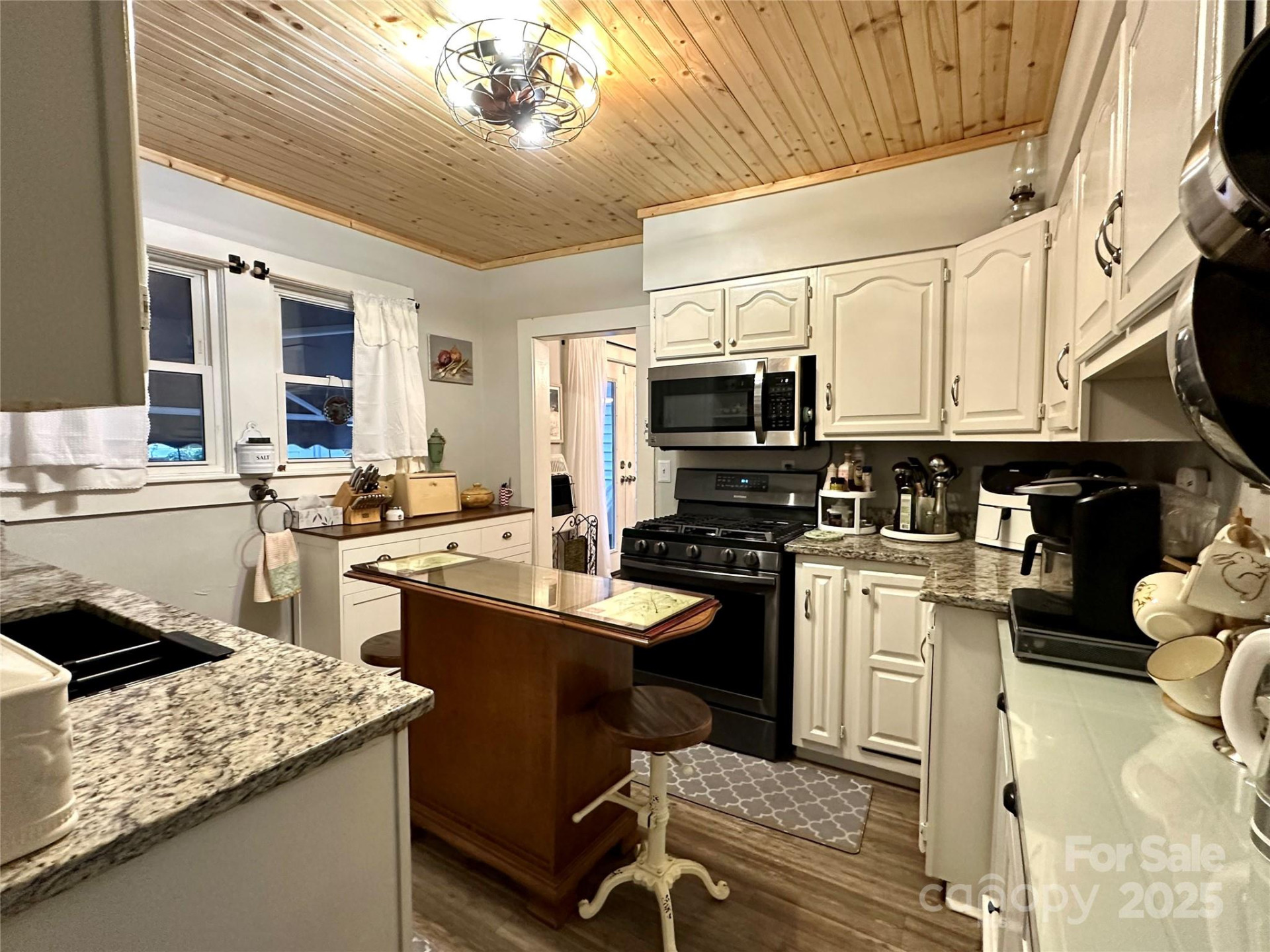 44 Hemlock Avenue - Photo 4