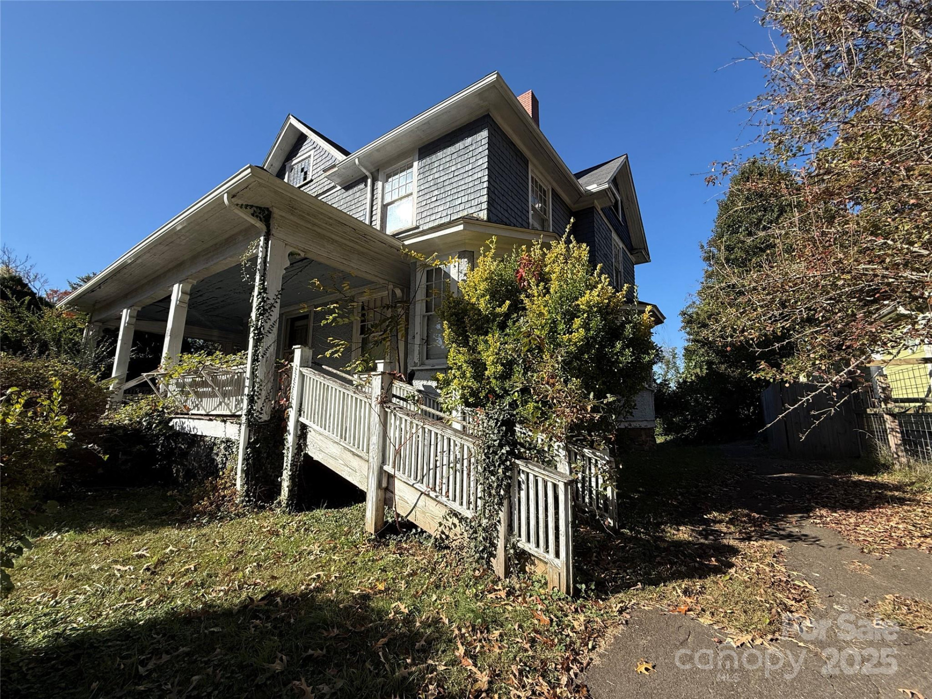 289 French Broad Avenue - Photo 3