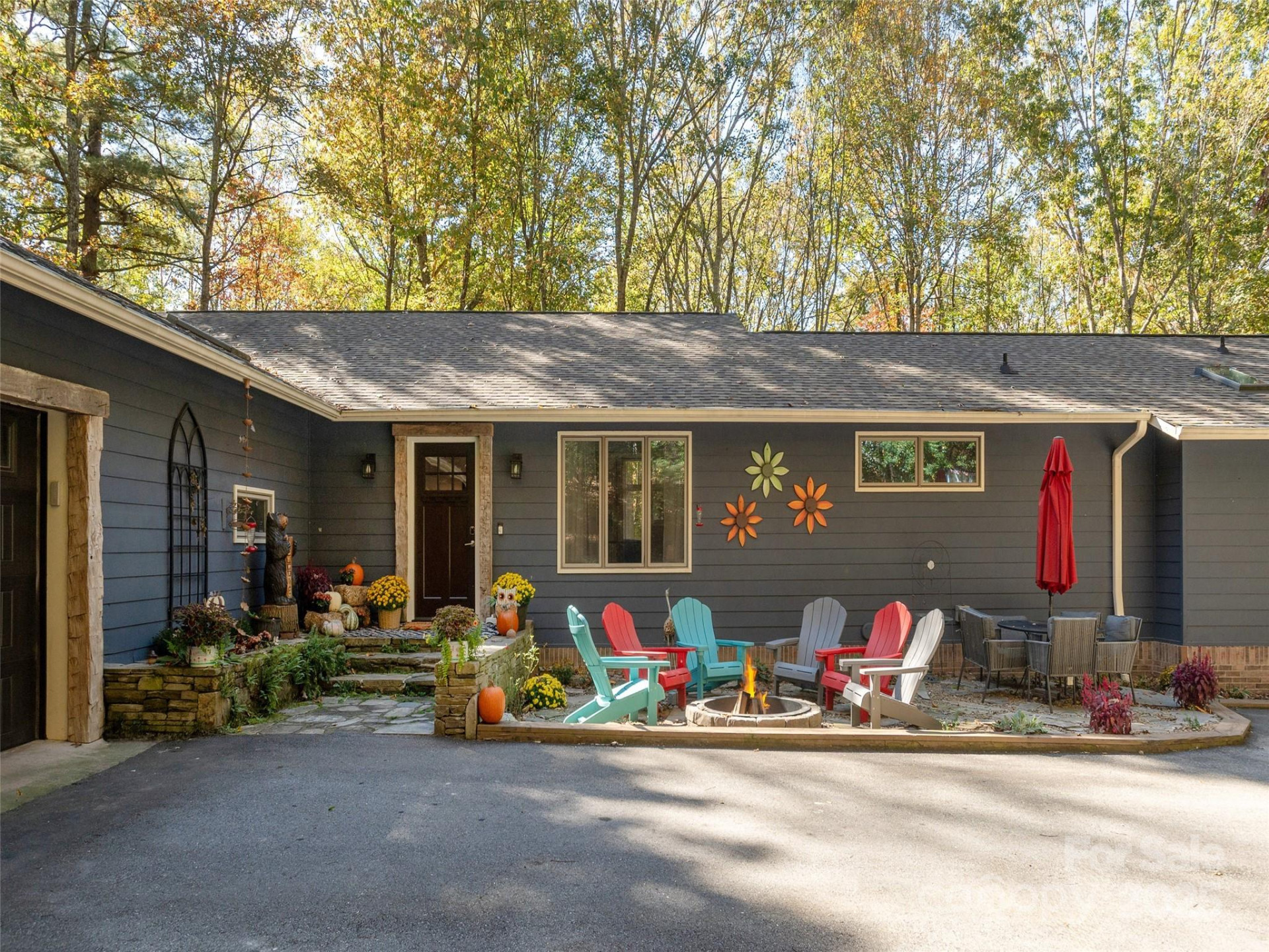 1320 Campbell Drive - Photo 2