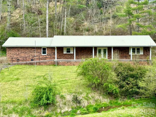 208 Murdock Road