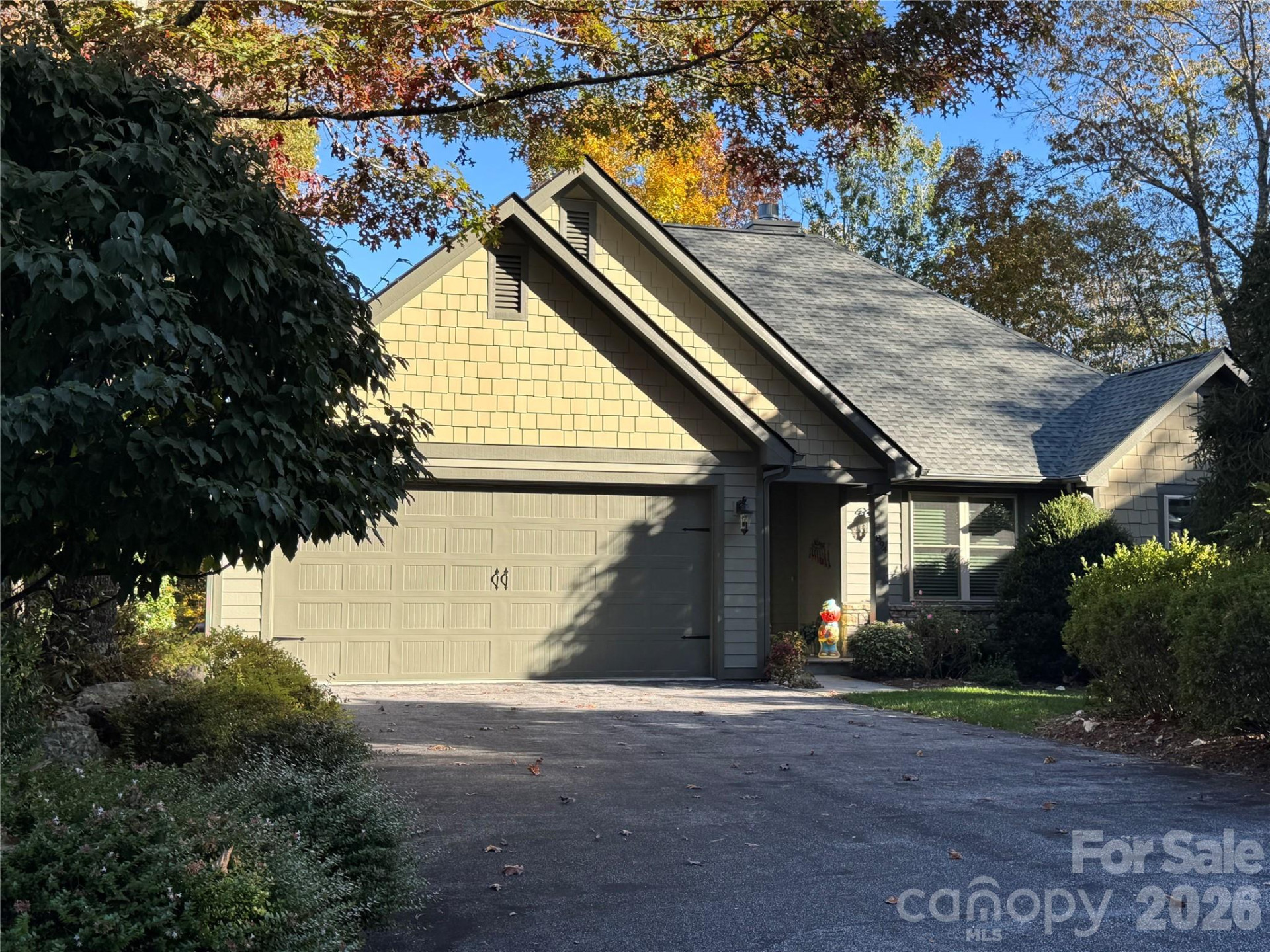 894 Dunroy Drive - Photo 3