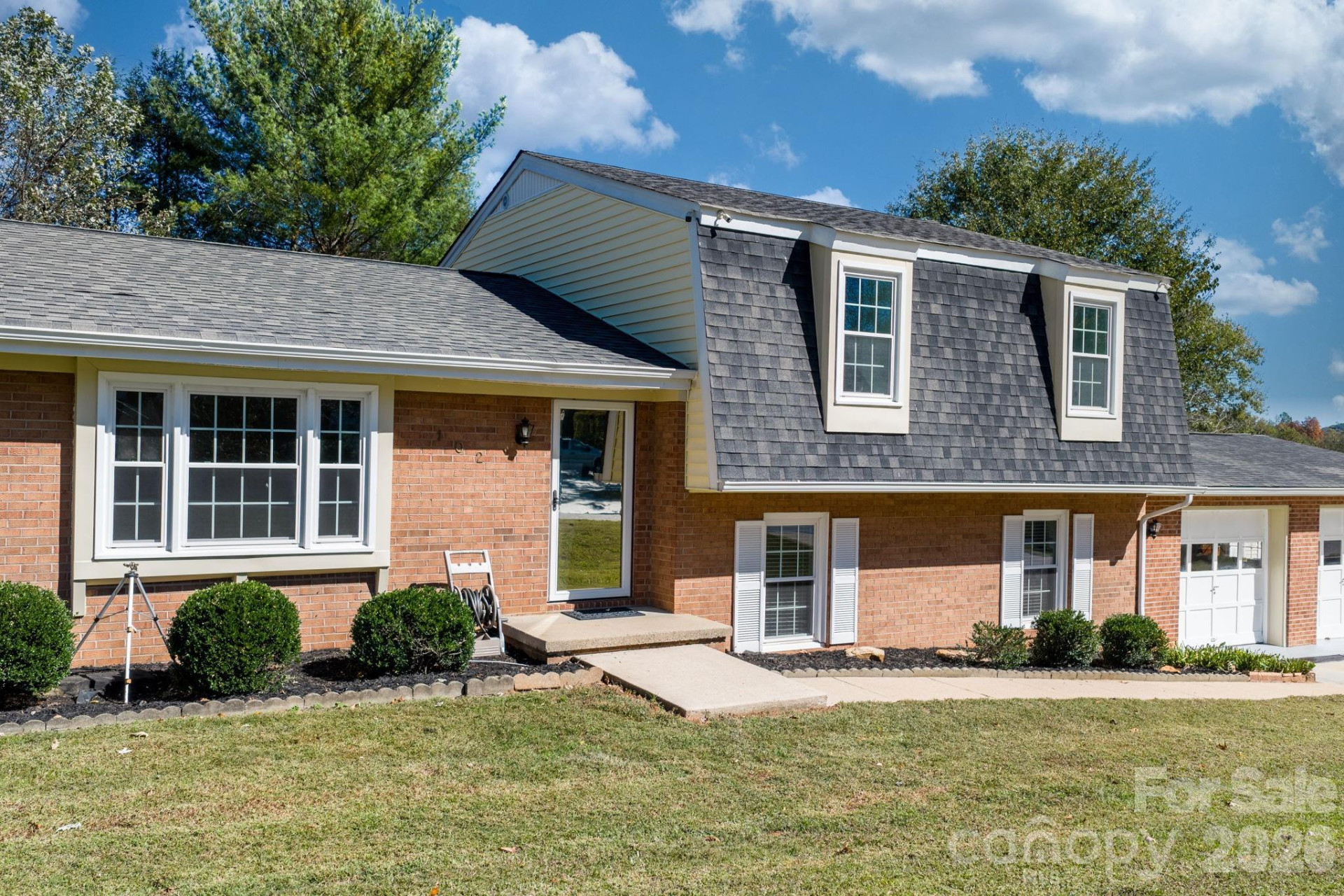 102 Castlegate Drive