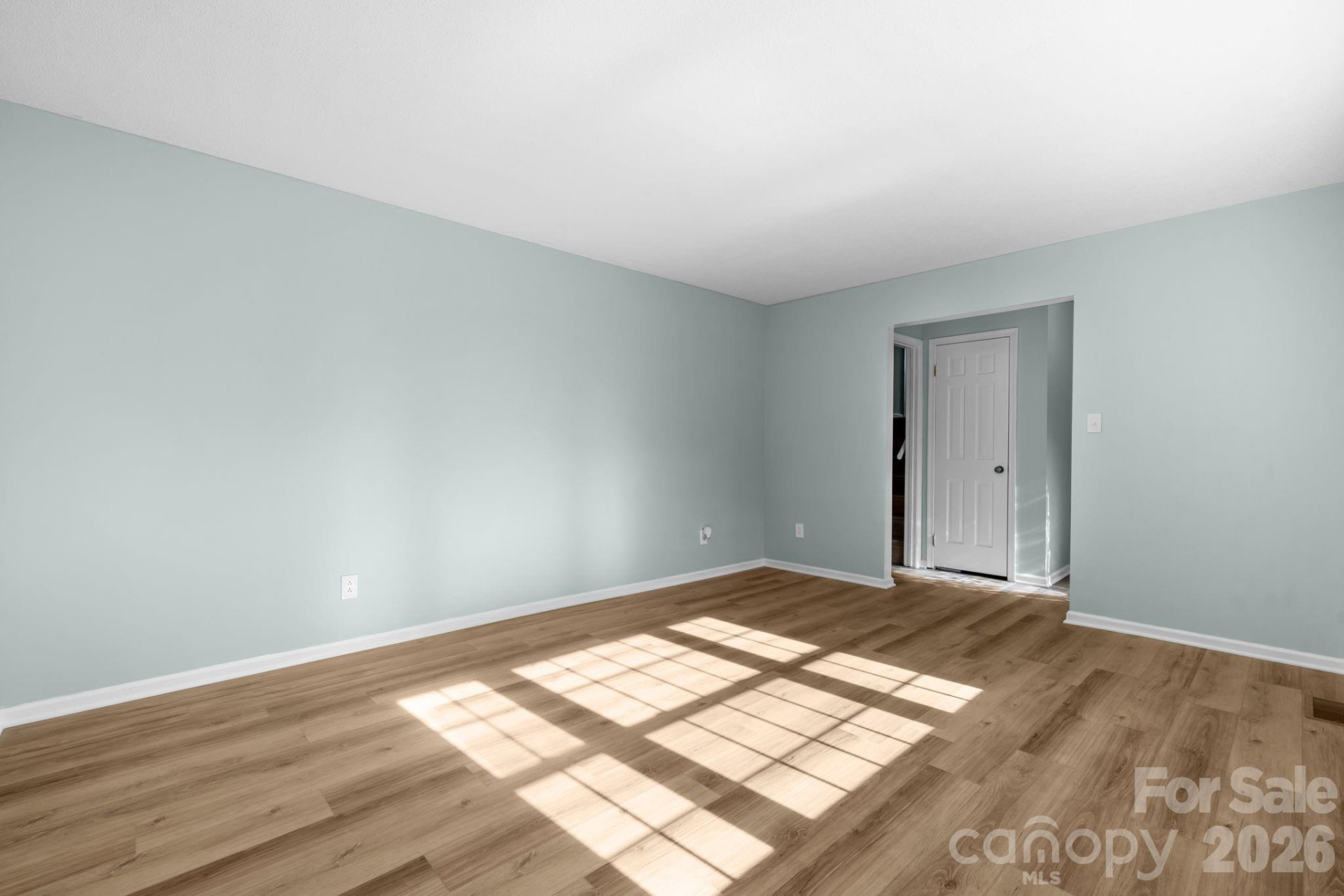 102 Castlegate Drive - Photo 3