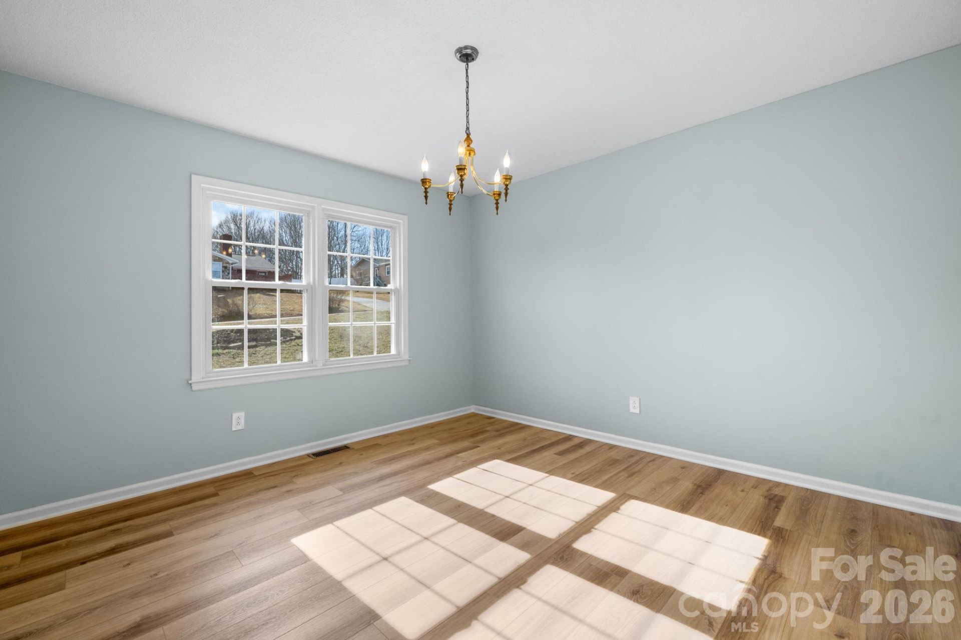 102 Castlegate Drive - Photo 4