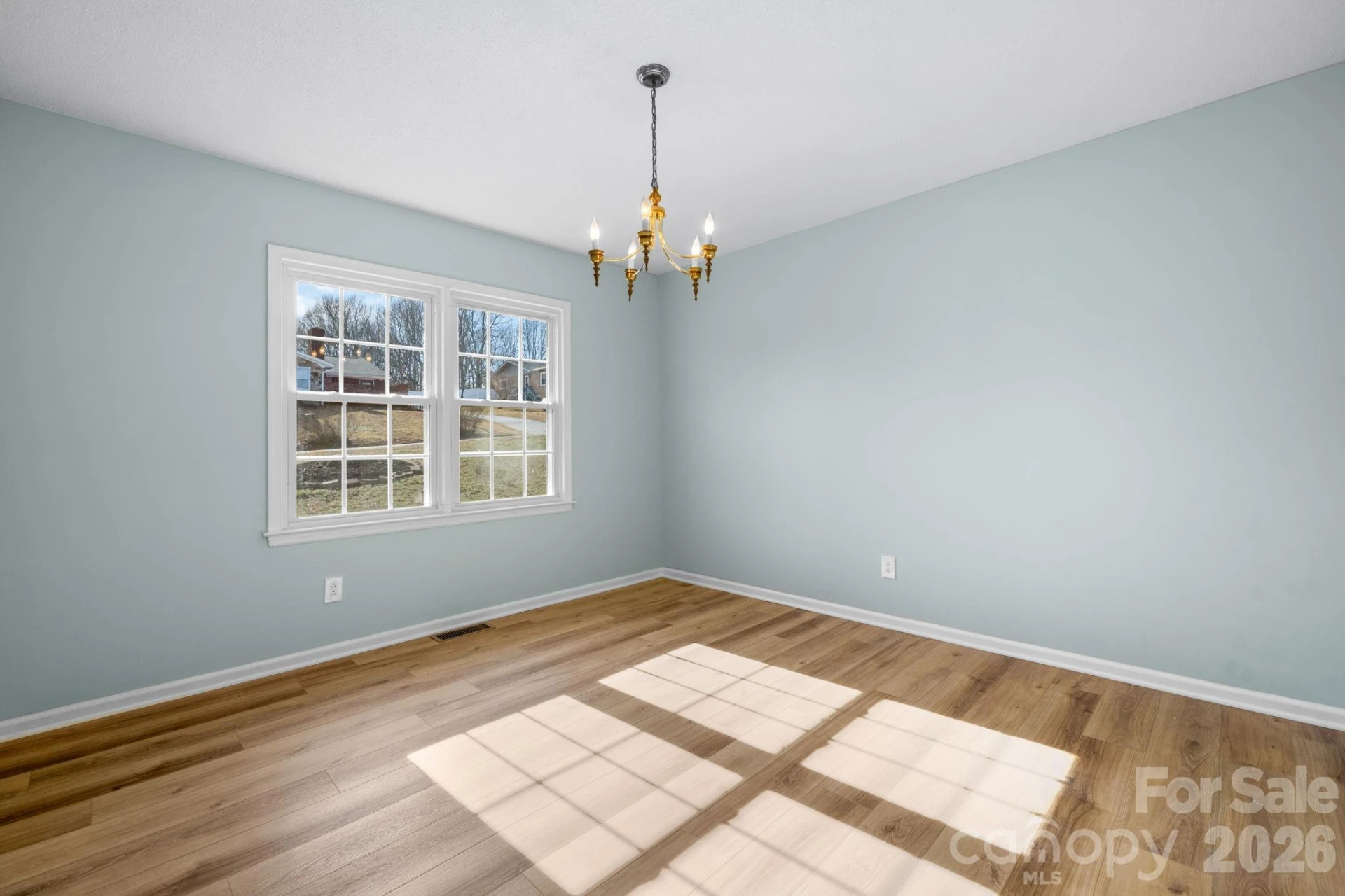102 Castlegate Drive - Photo 4