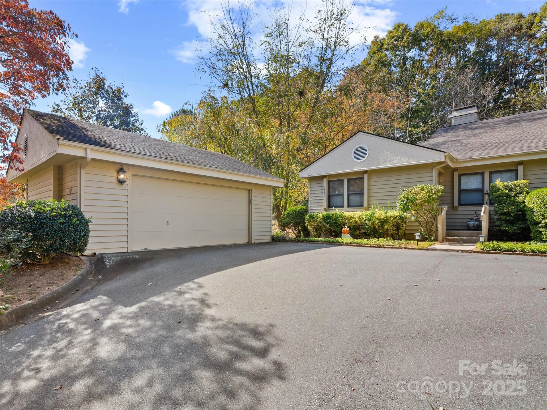 3901 Trinity Court - Photo 2