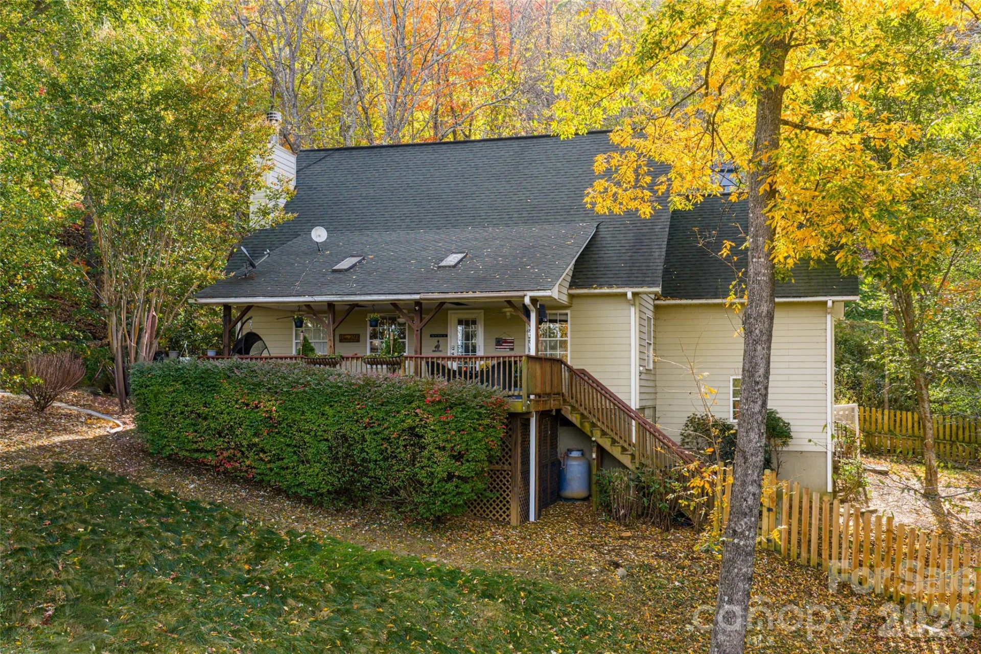 154 Presidential Drive - Photo 2