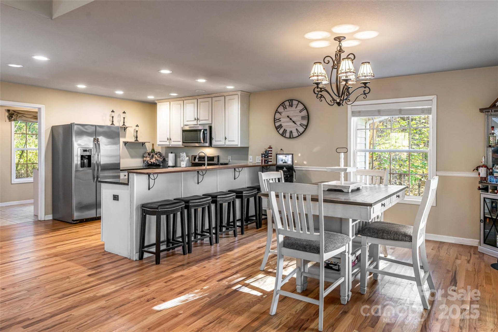 154 Presidential Drive - Photo 5