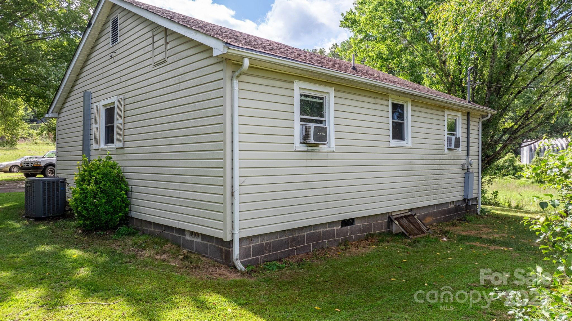 1147 Old Linville Road - Photo 4