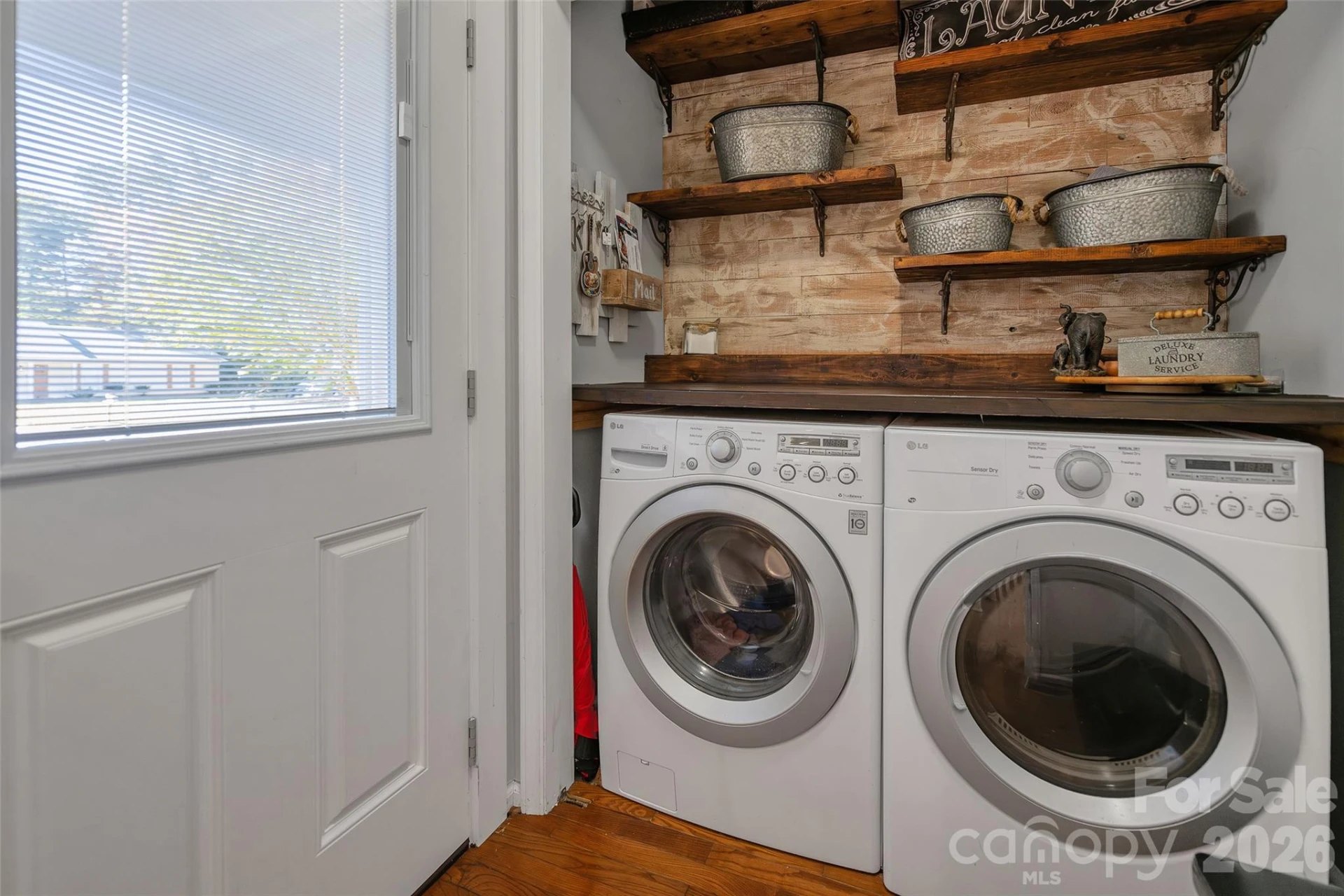 664 Tryon Place - Photo 16
