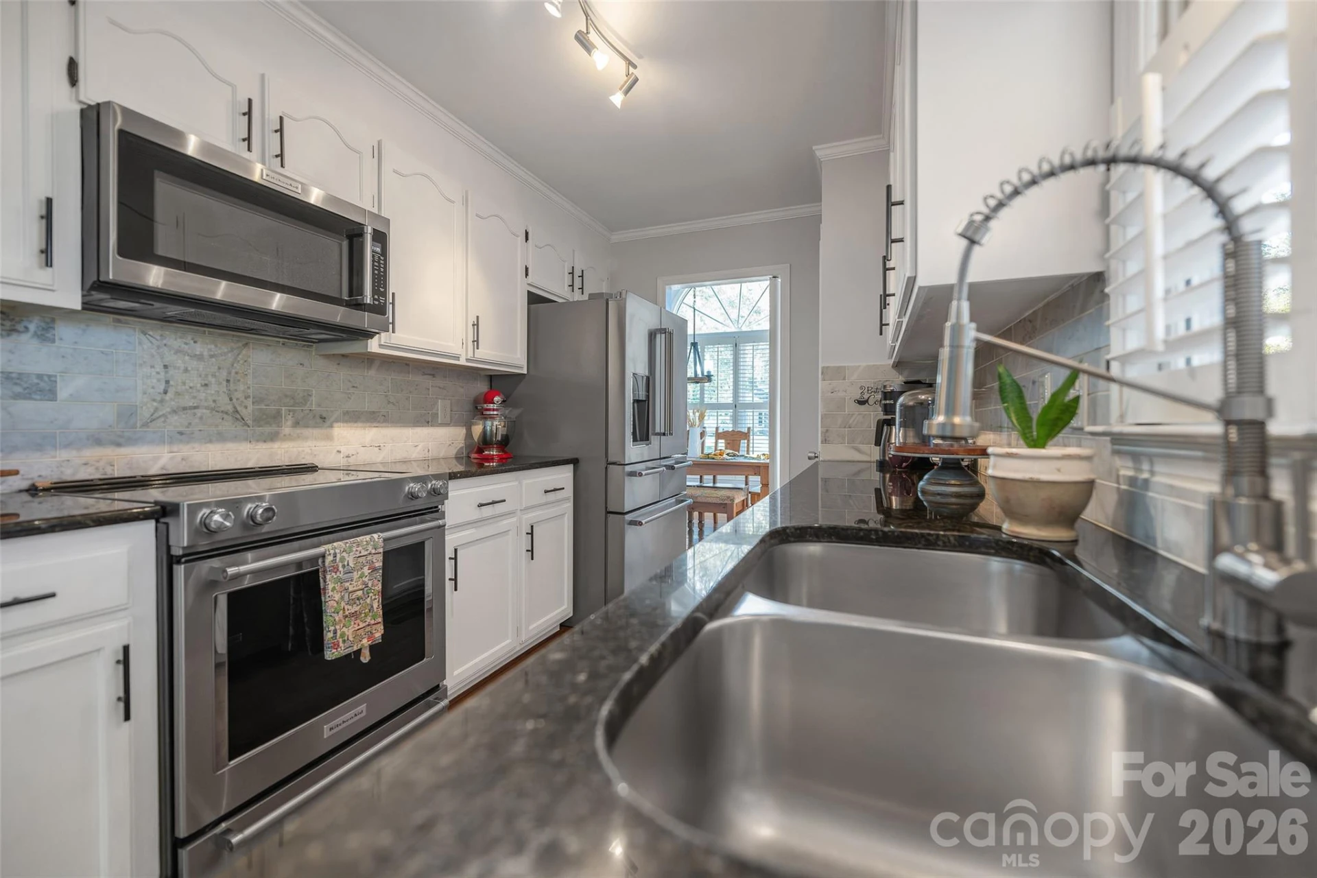 664 Tryon Place - Photo 19